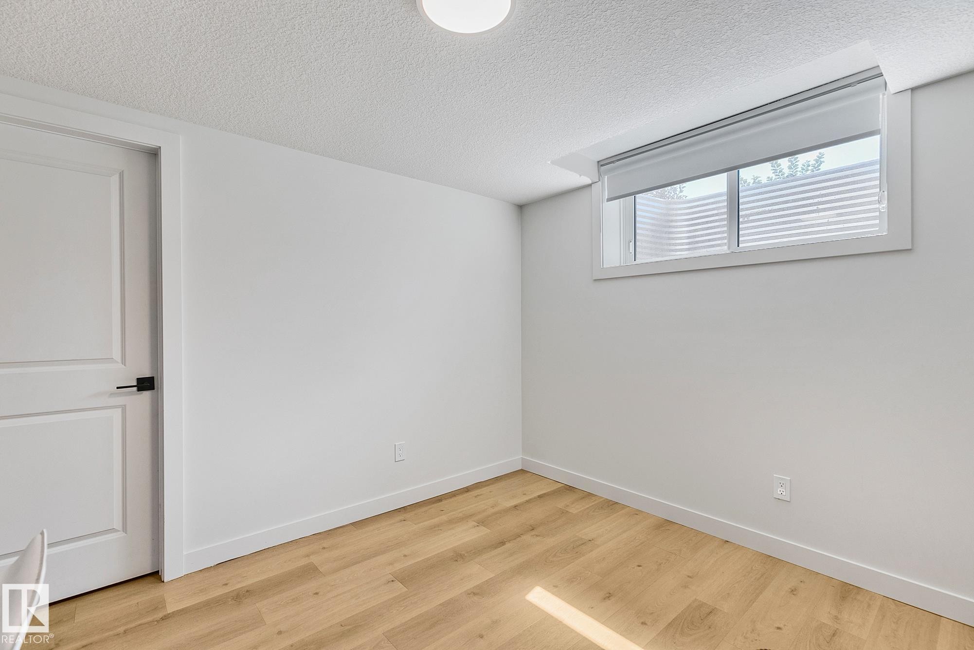 14904 109 Avenue, Edmonton, AB - Indoor Photo Showing Other Room
