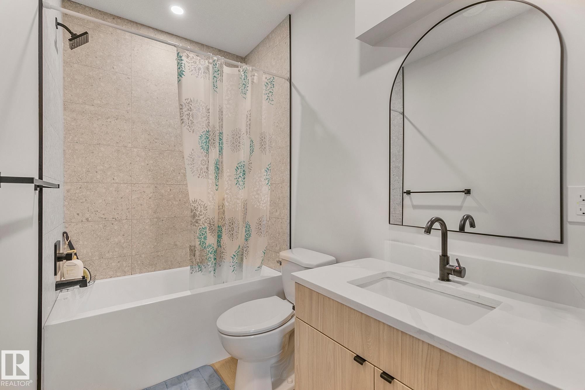 14904 109 Avenue, Edmonton, AB - Indoor Photo Showing Bathroom
