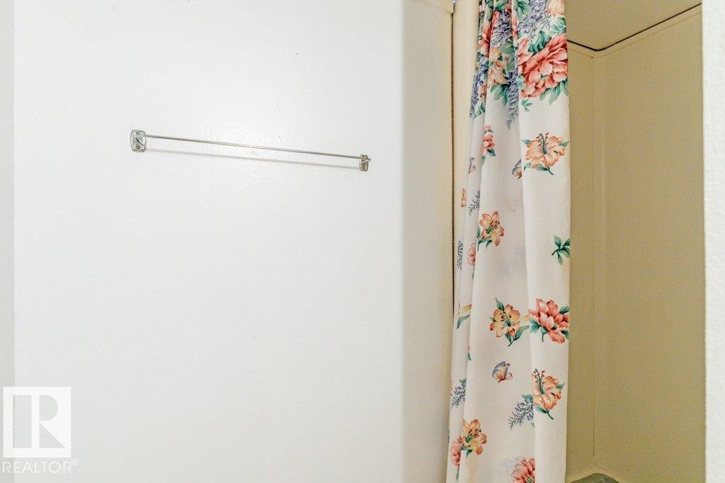 Bathroom with a shower with curtain - 8810 93 Street, Edmonton, AB - Indoor