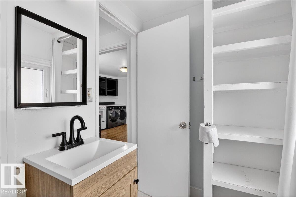 4827 54 Street, Redwater, AB - Indoor
