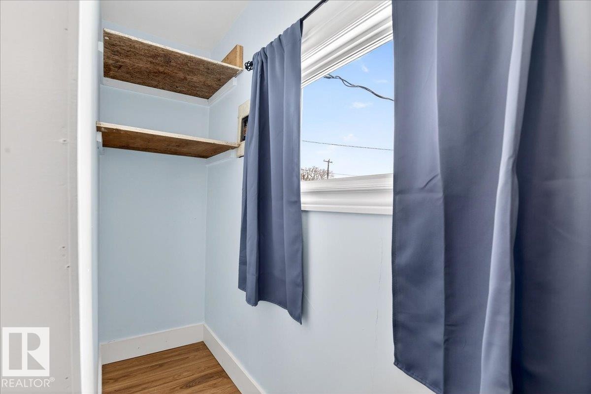 4827 54 Street, Redwater, AB - Indoor