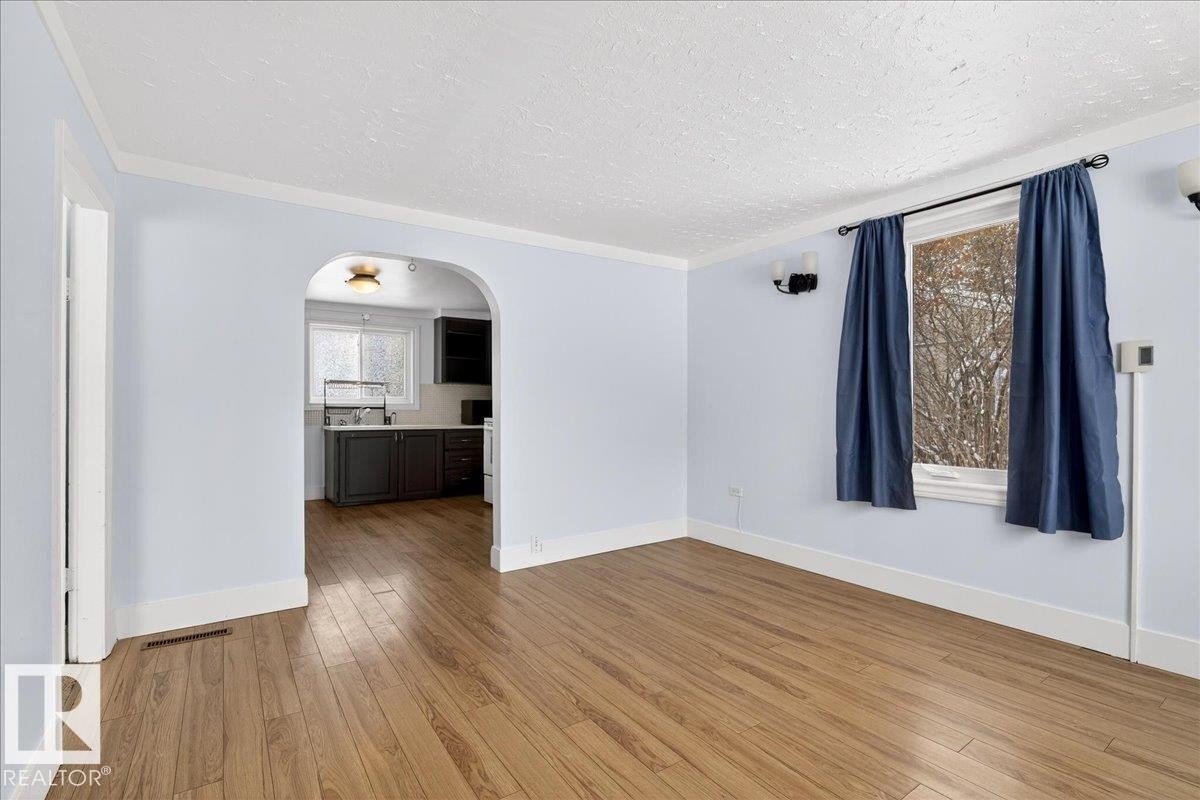 4827 54 Street, Redwater, AB - Indoor