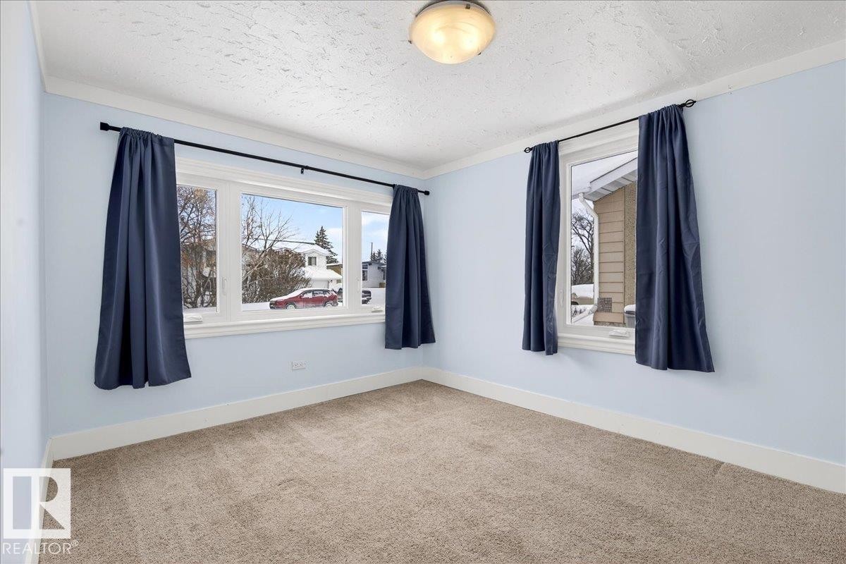 4827 54 Street, Redwater, AB - Indoor