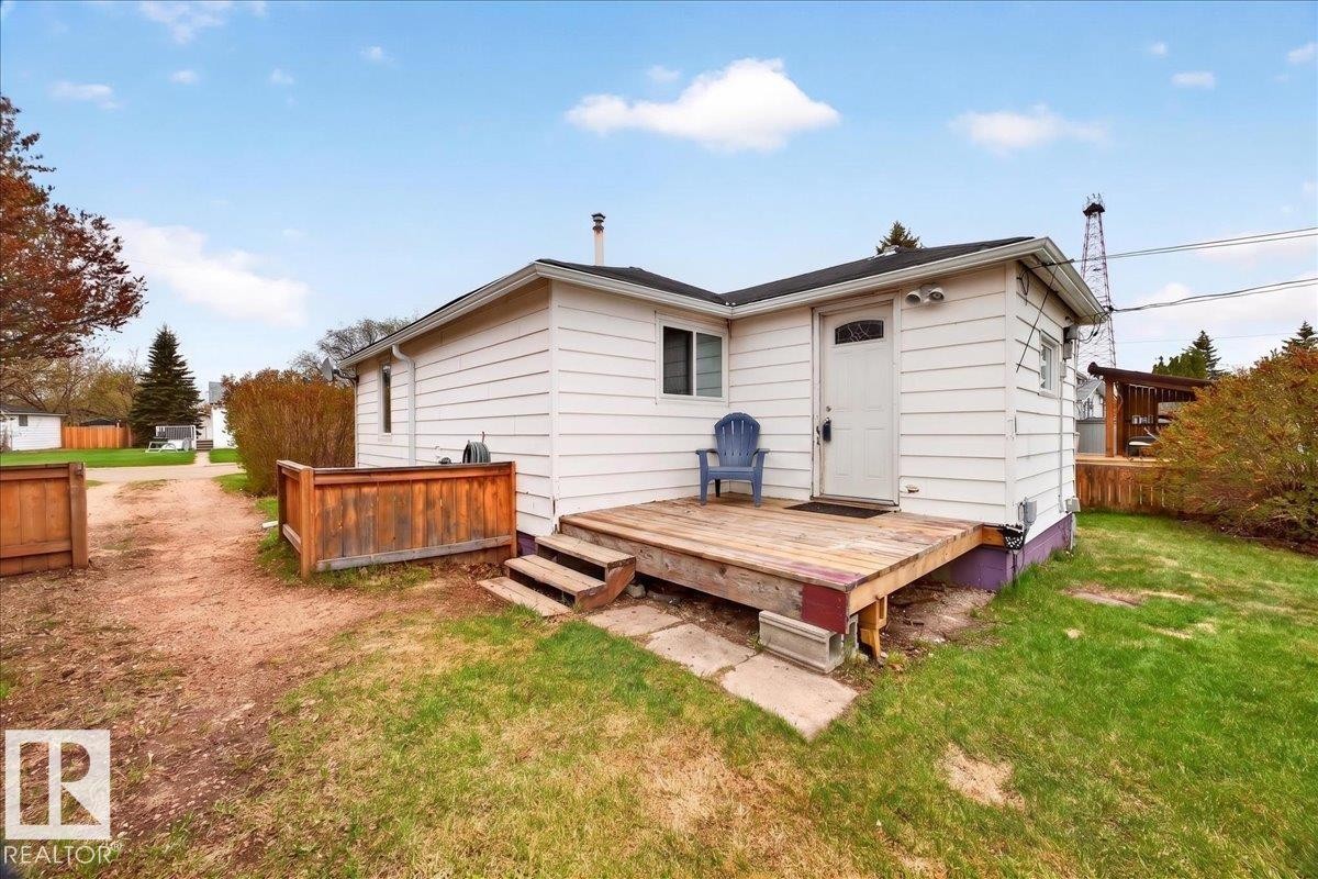 4827 54 Street, Redwater, AB - Outdoor With Exterior