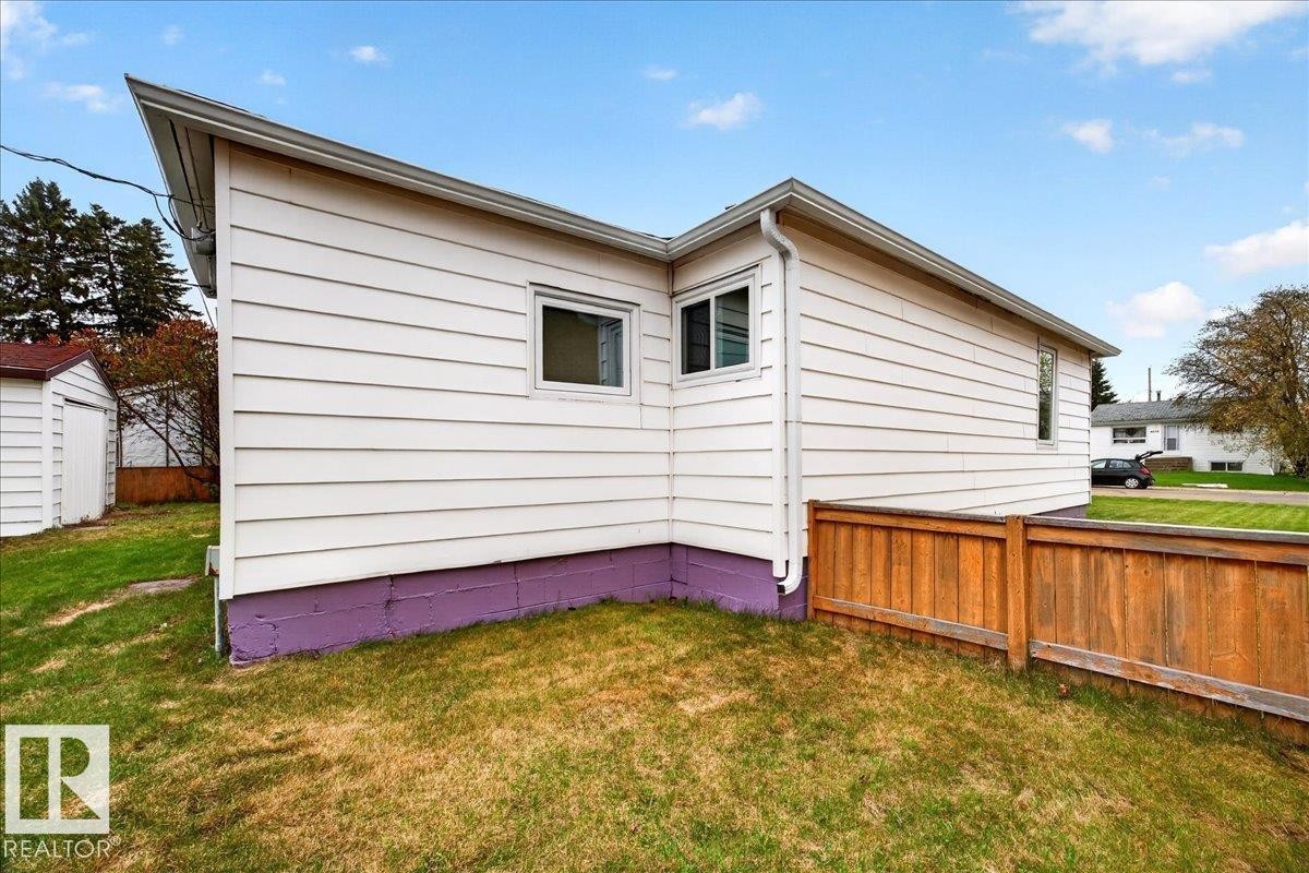 4827 54 Street, Redwater, AB - Outdoor