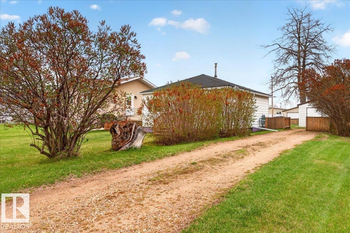 4827 54 Street, Redwater, AB - Outdoor