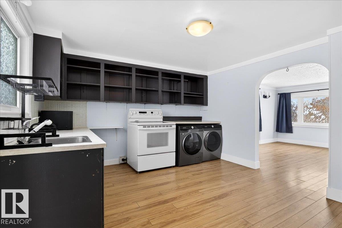 4827 54 Street, Redwater, AB - Indoor Photo Showing Kitchen