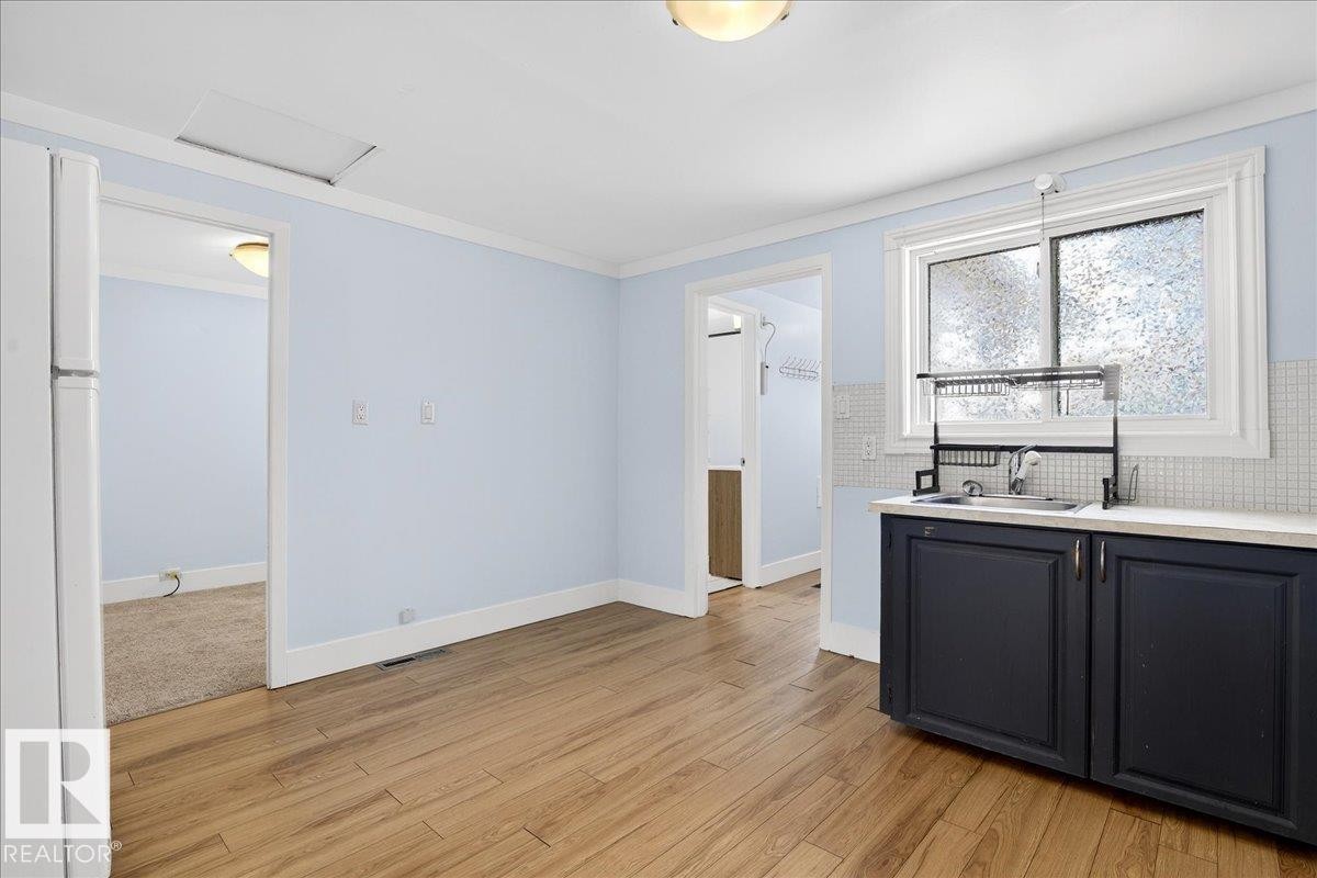 4827 54 Street, Redwater, AB - Indoor Photo Showing Kitchen