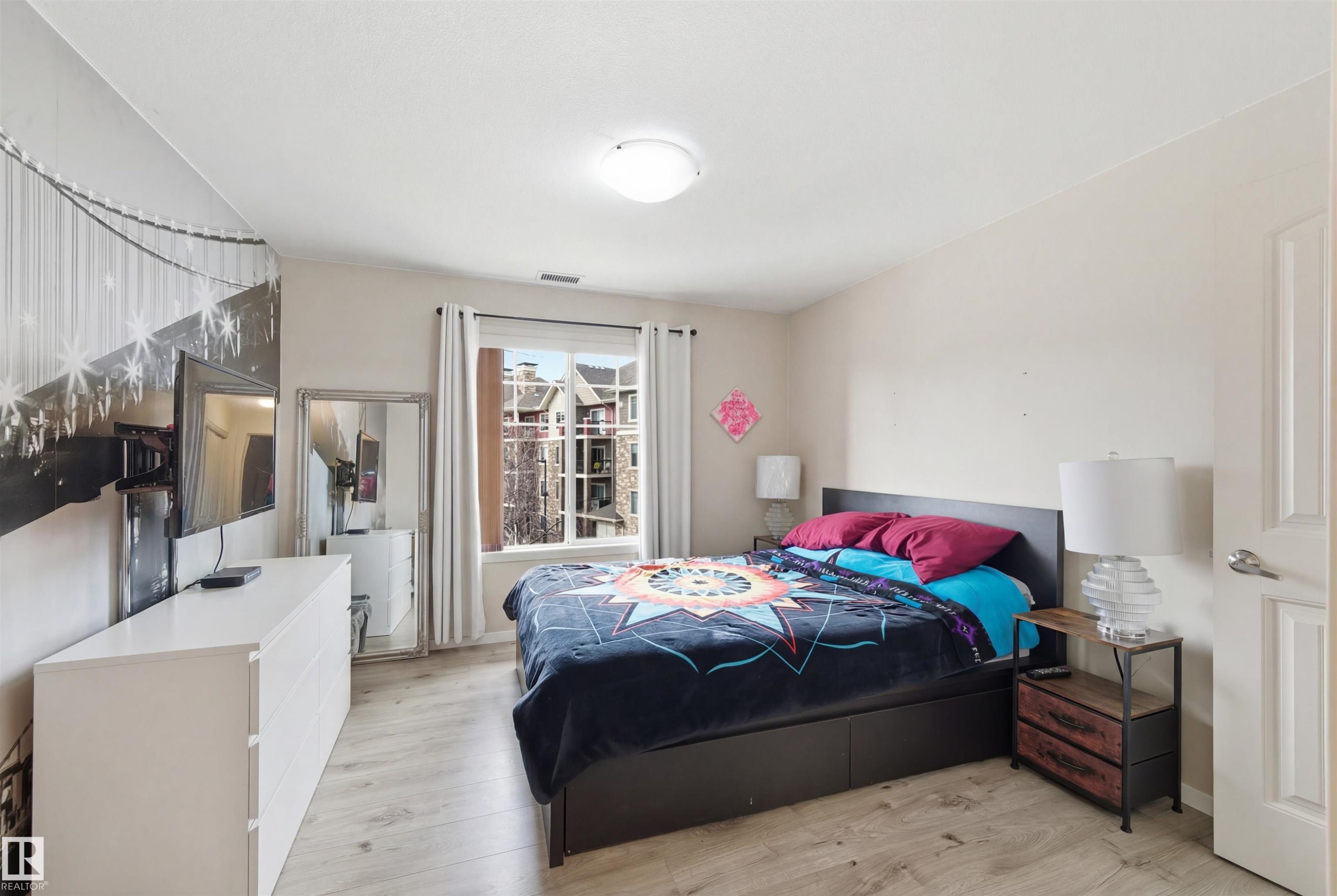 352 2096 Blackmud Creek Drive, Edmonton, AB - Indoor Photo Showing Bedroom