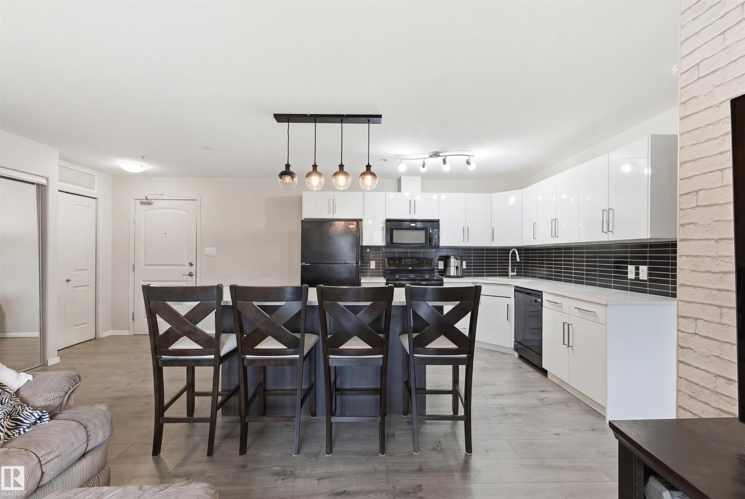 352 2096 Blackmud Creek Drive, Edmonton, AB - Indoor