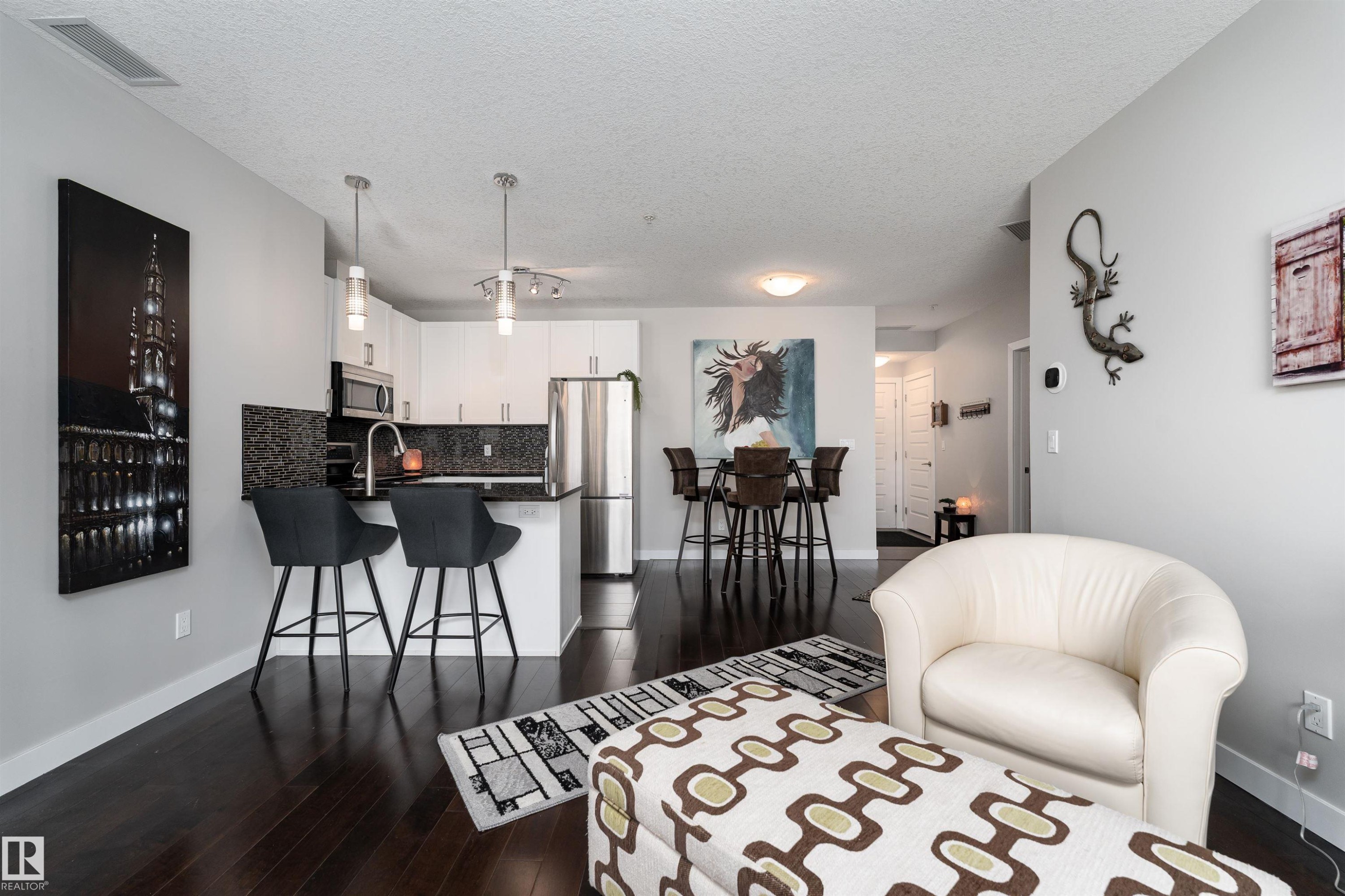 224 5151 Windermere Boulevard, Edmonton, AB - Indoor