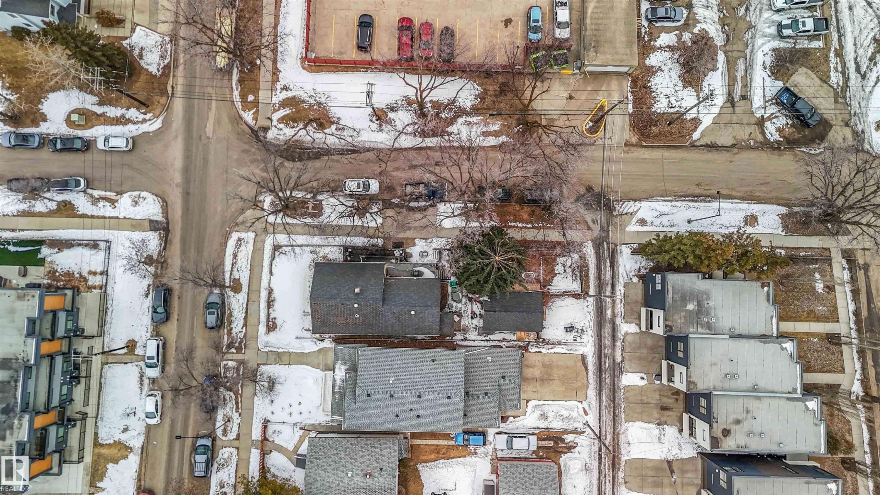 Aerial view showcasing the property's surrounding neighborhood, including residential streets and nearby residences - 10186 143 Street, Edmonton, AB - Outdoor