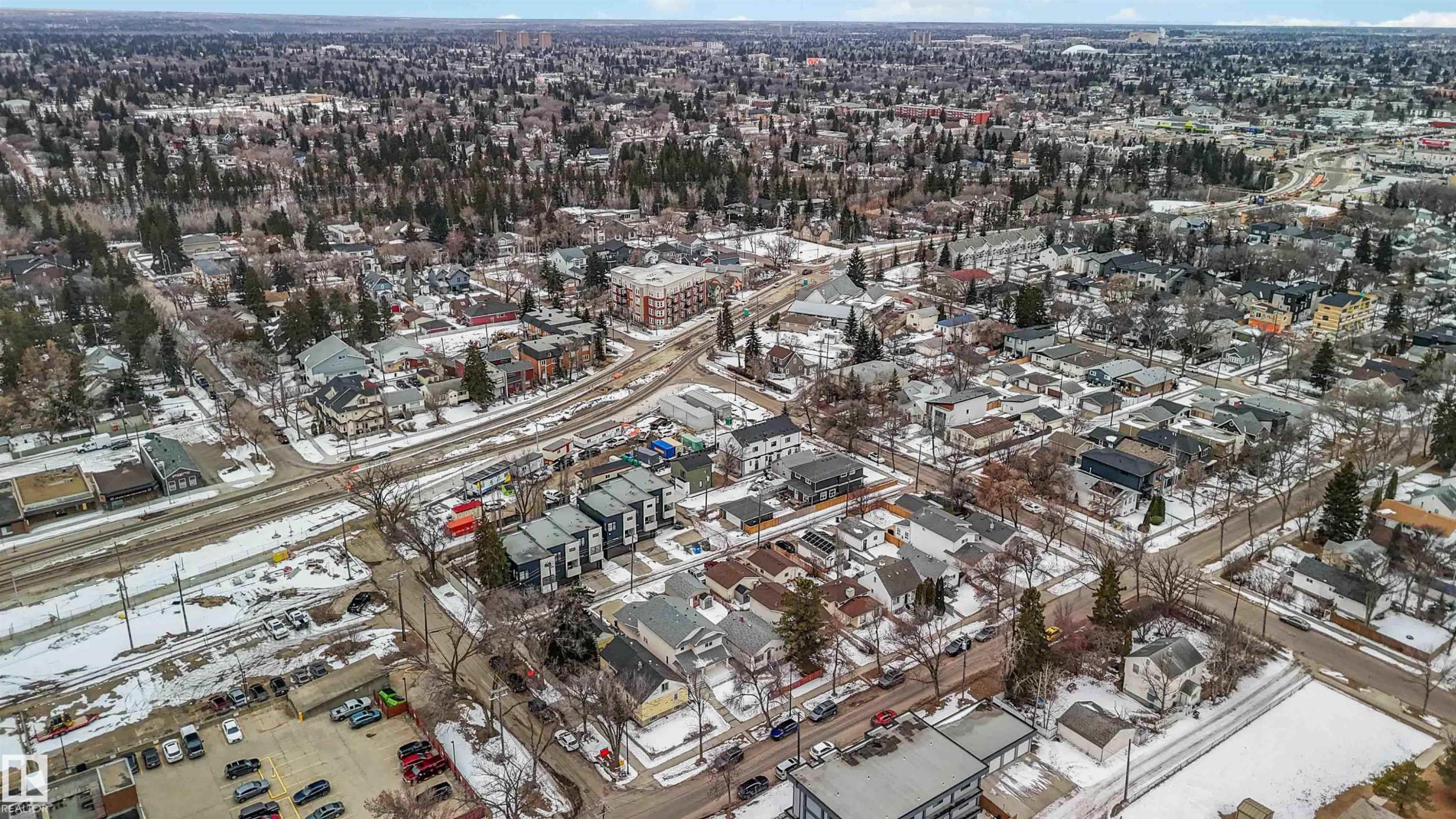 Aerial view showcasing the property's location within a developed neighborhood, featuring residential homes and green spaces - 10186 143 Street, Edmonton, AB - Outdoor With View