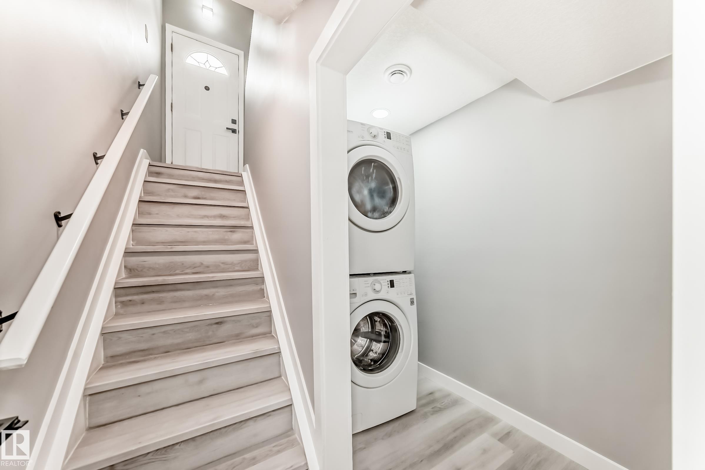 7011 135A Avenue, Edmonton, AB - Indoor Photo Showing Laundry Room