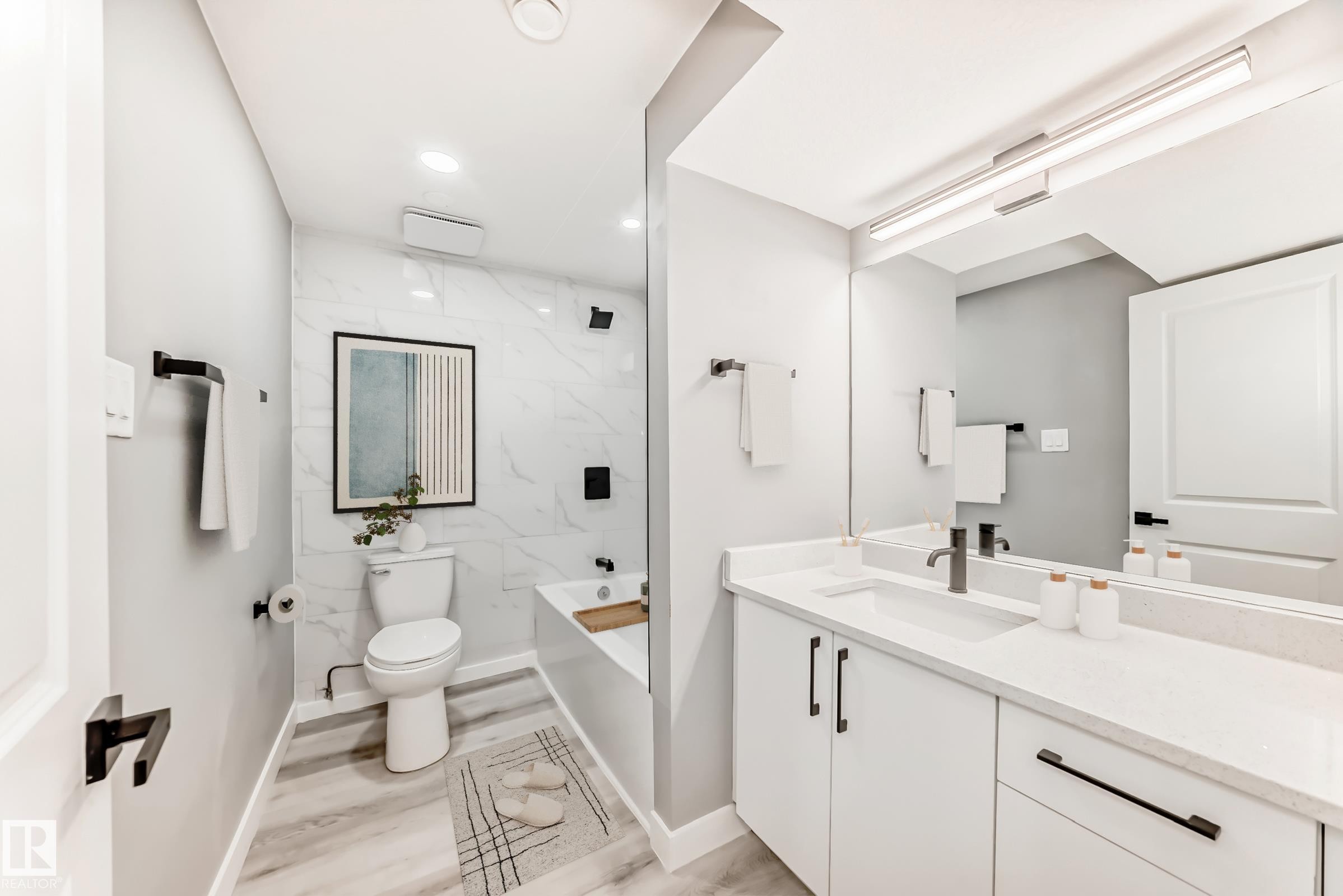 7011 135A Avenue, Edmonton, AB - Indoor Photo Showing Bathroom