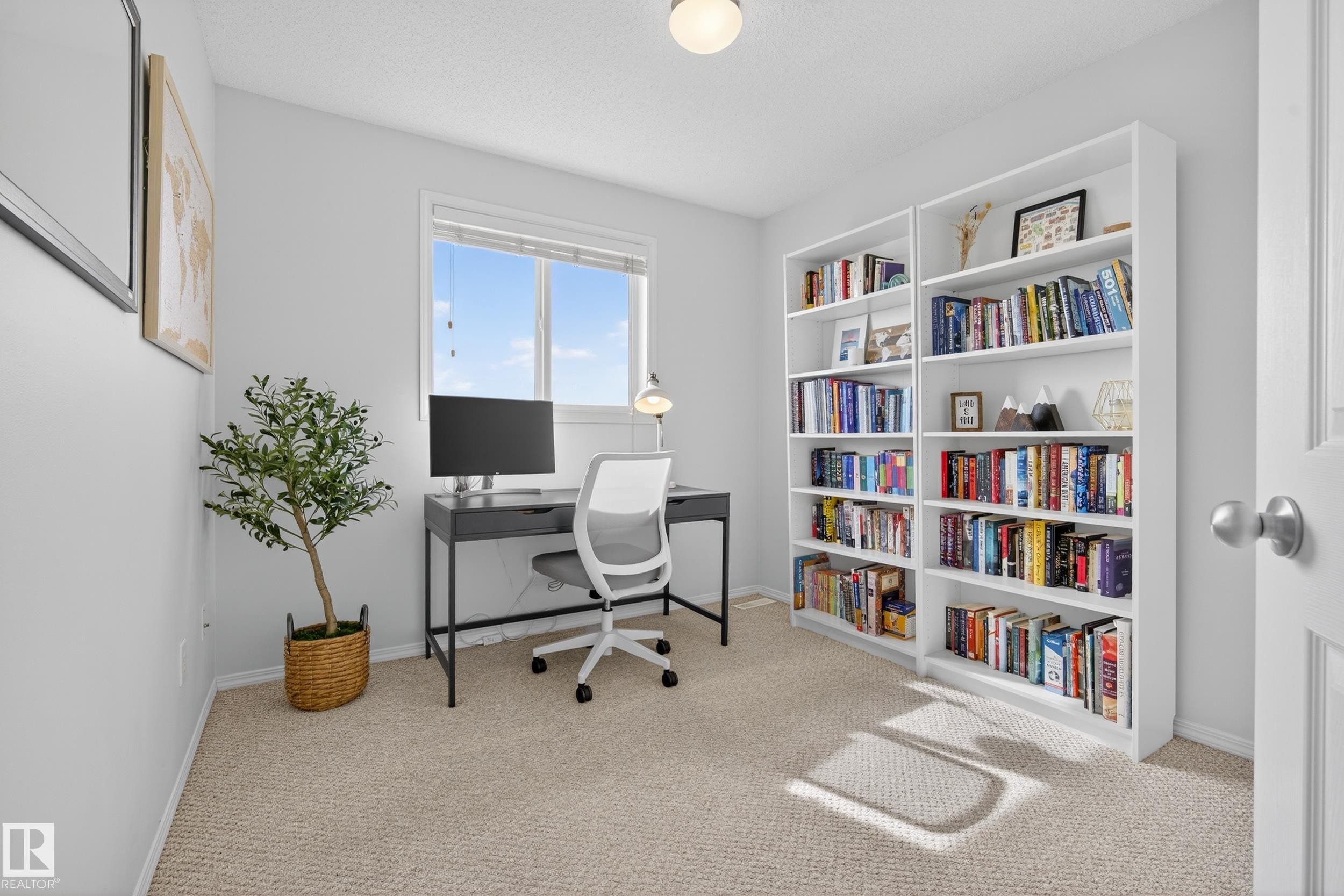 Bright room featuring a window, carpeted flooring, and built-in shelving - 9051 Scott Crescent, Edmonton, AB
