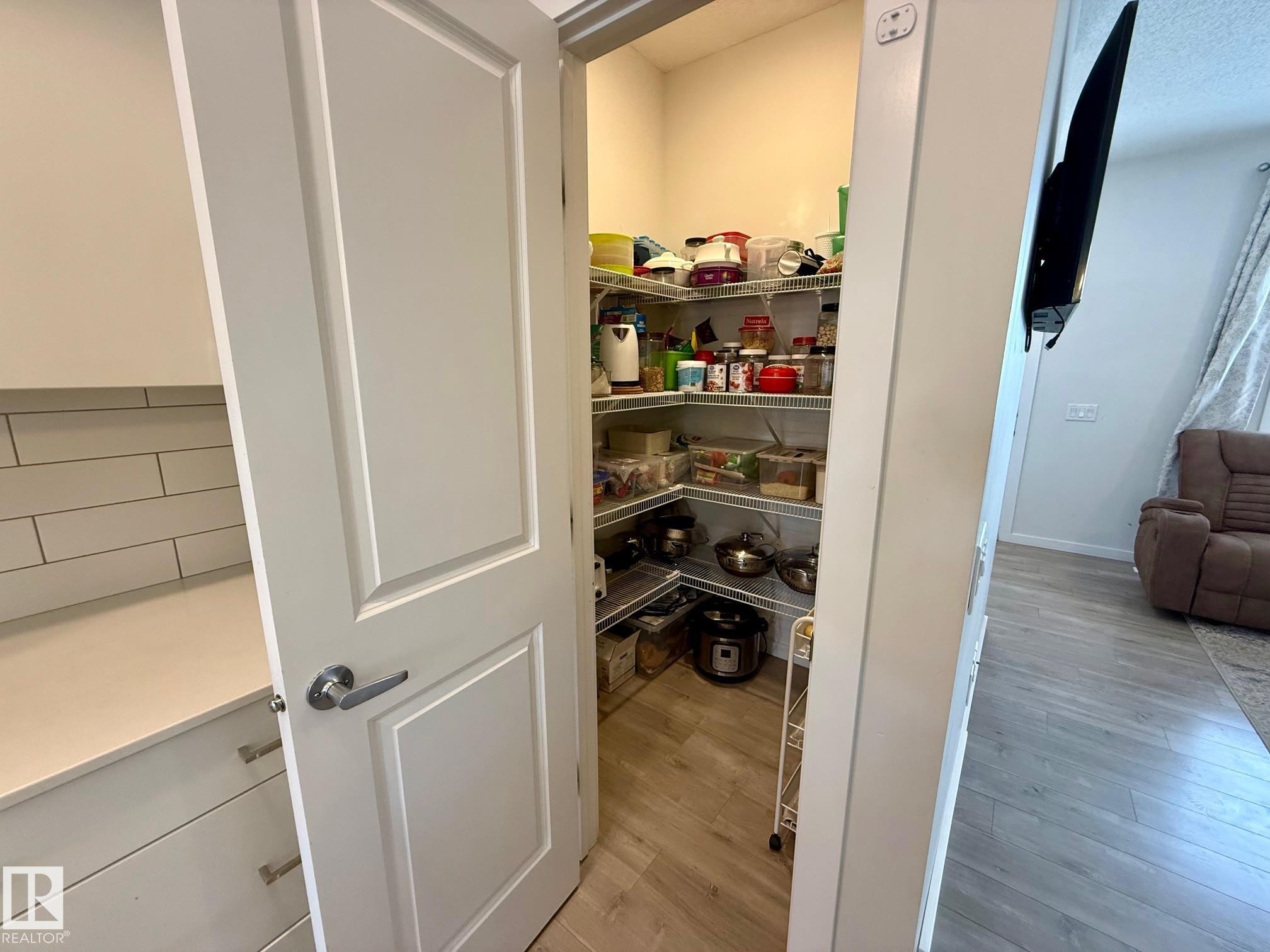 2093 Maple Road, Edmonton, AB - Indoor Photo Showing Other Room