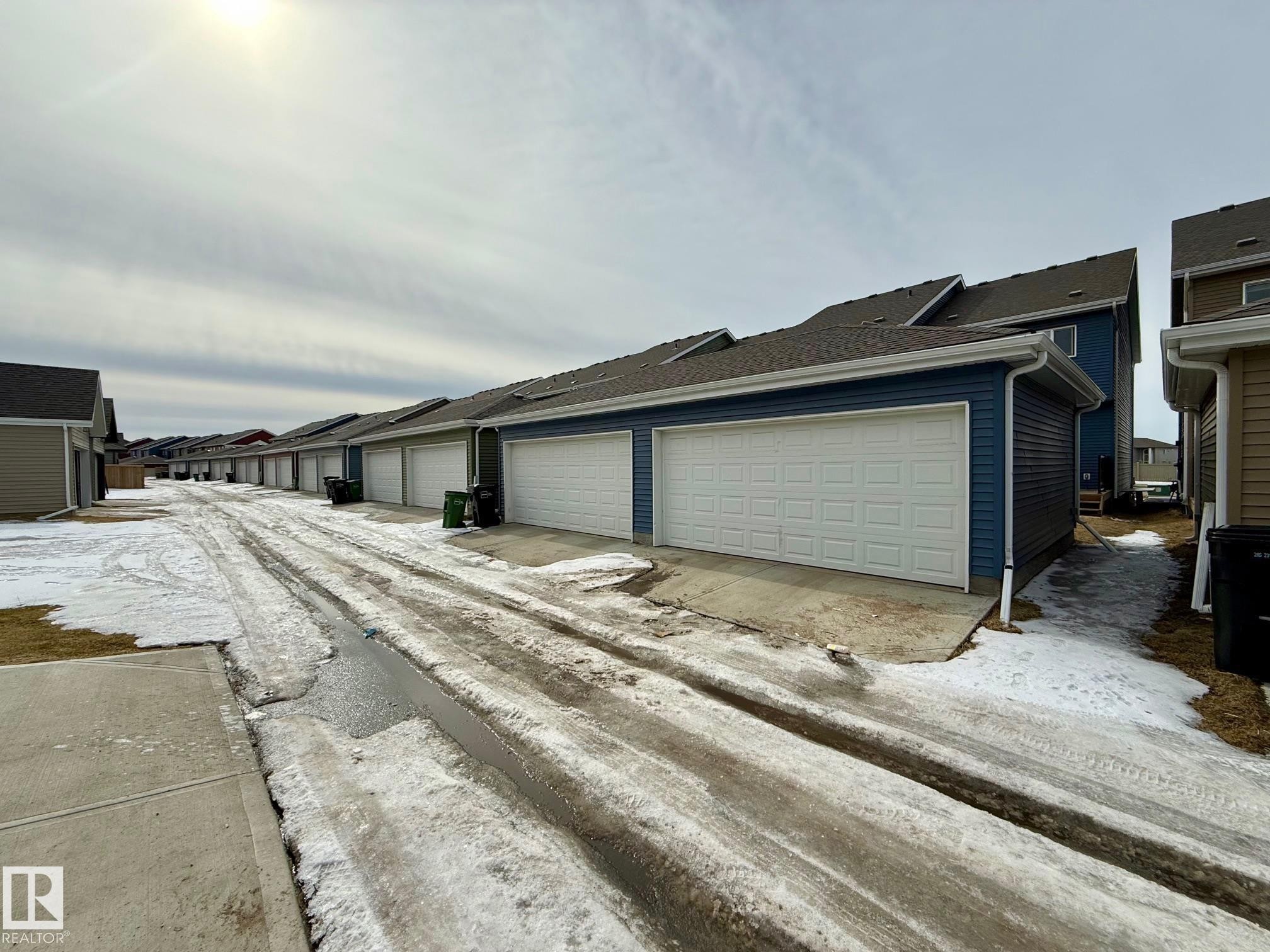 2093 Maple Road, Edmonton, AB - Outdoor