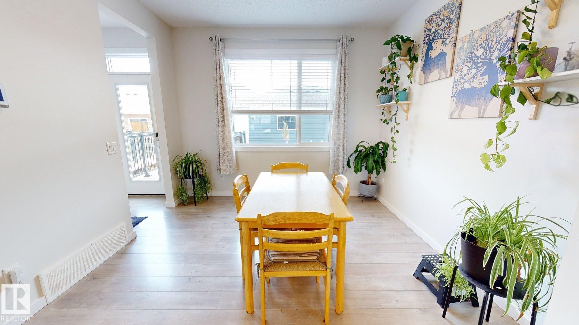 2093 Maple Road, Edmonton, AB - Indoor