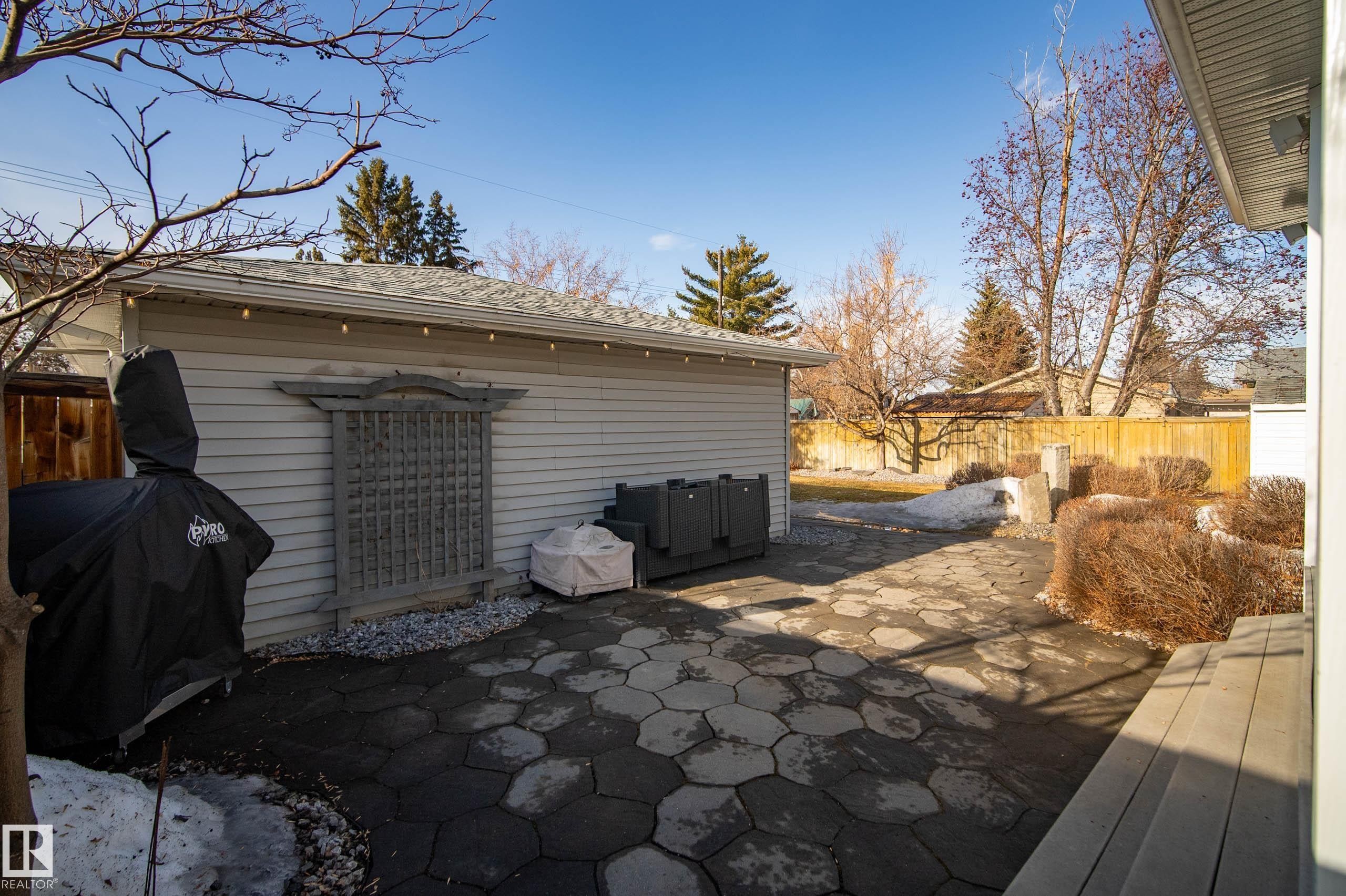 10720 65 Street, Edmonton, AB - Outdoor