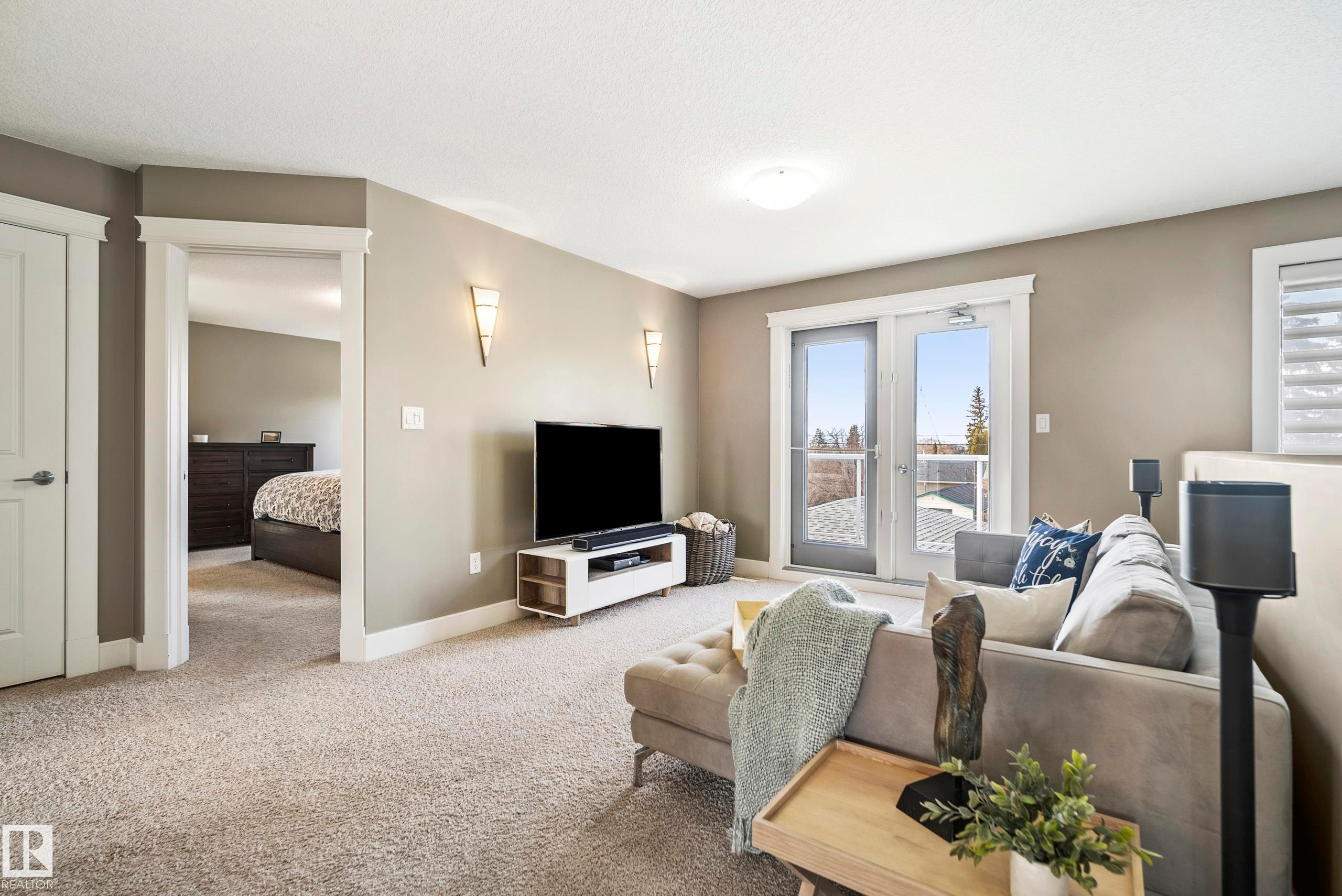 10720 65 Street, Edmonton, AB - Indoor Photo Showing Living Room