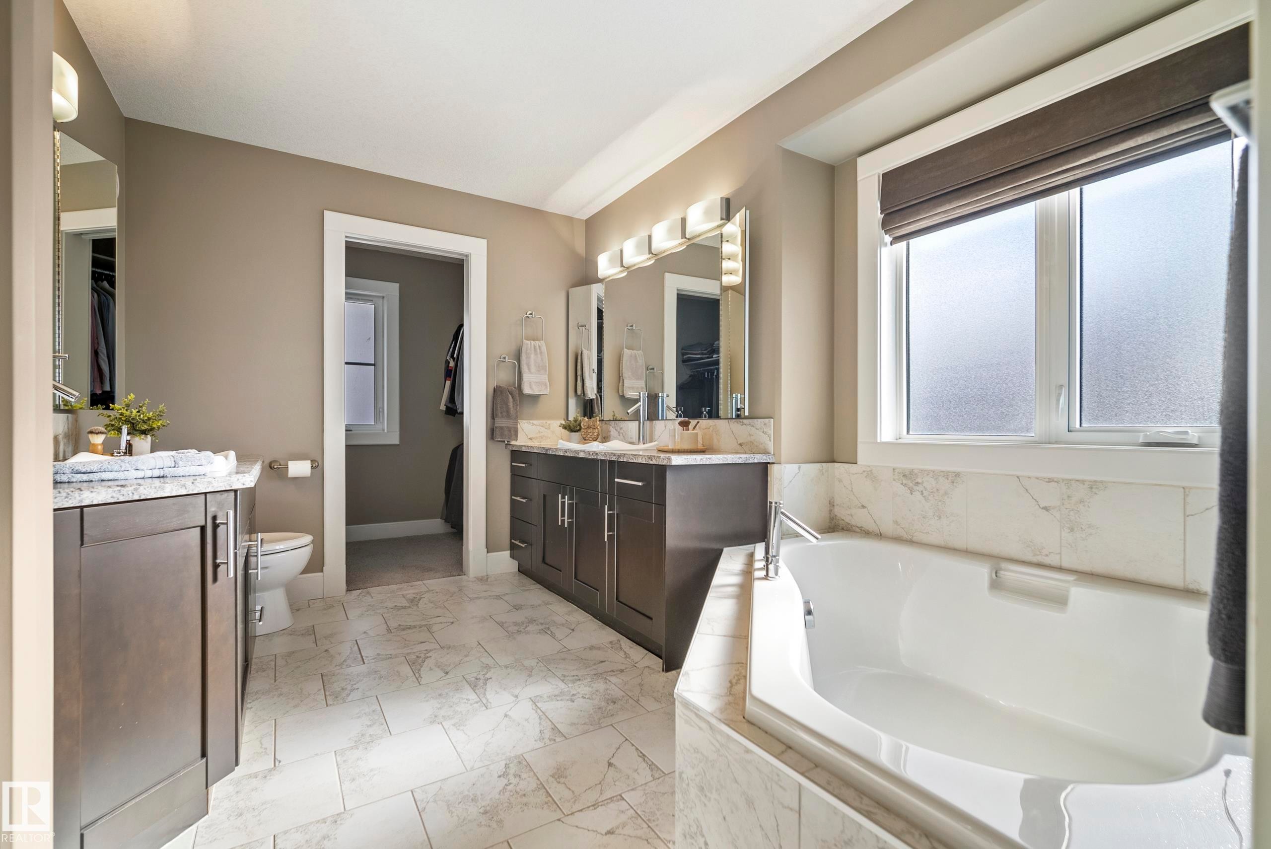 10720 65 Street, Edmonton, AB - Indoor Photo Showing Bathroom