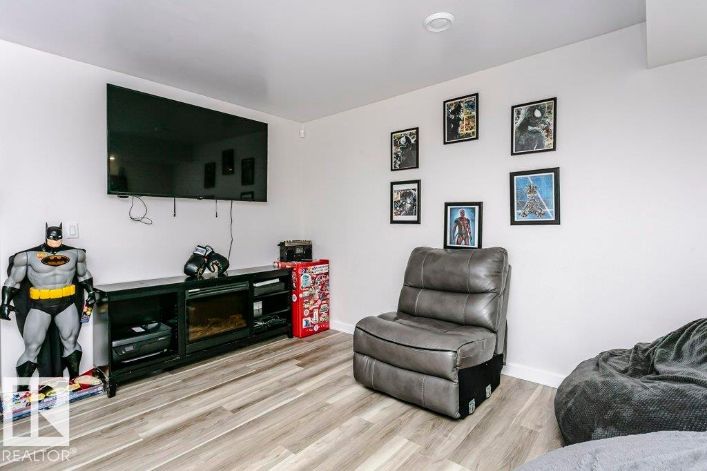 This room features light-colored walls and wood-look flooring - 320 Balsam Link, Leduc, AB - Indoor