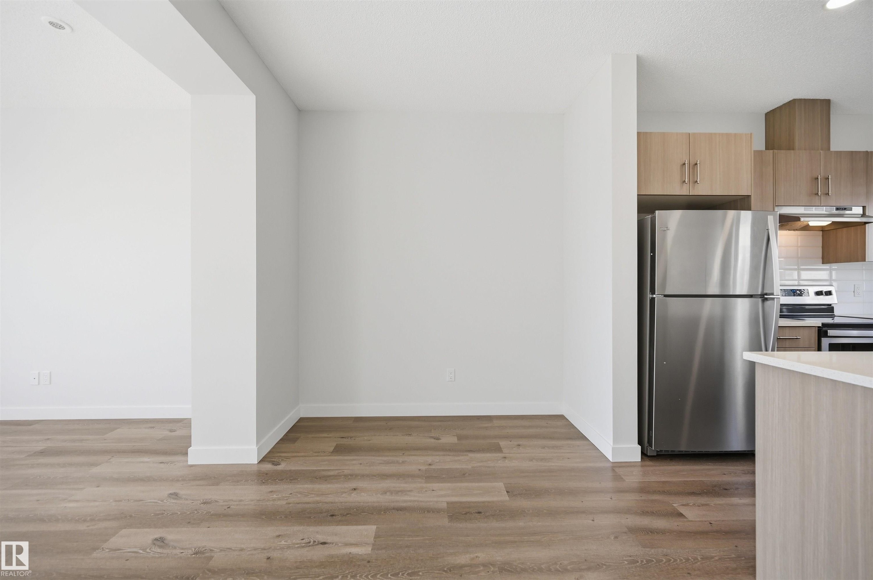 85 1010 Rabbit Hill Road, Edmonton, AB - Indoor Photo Showing Kitchen