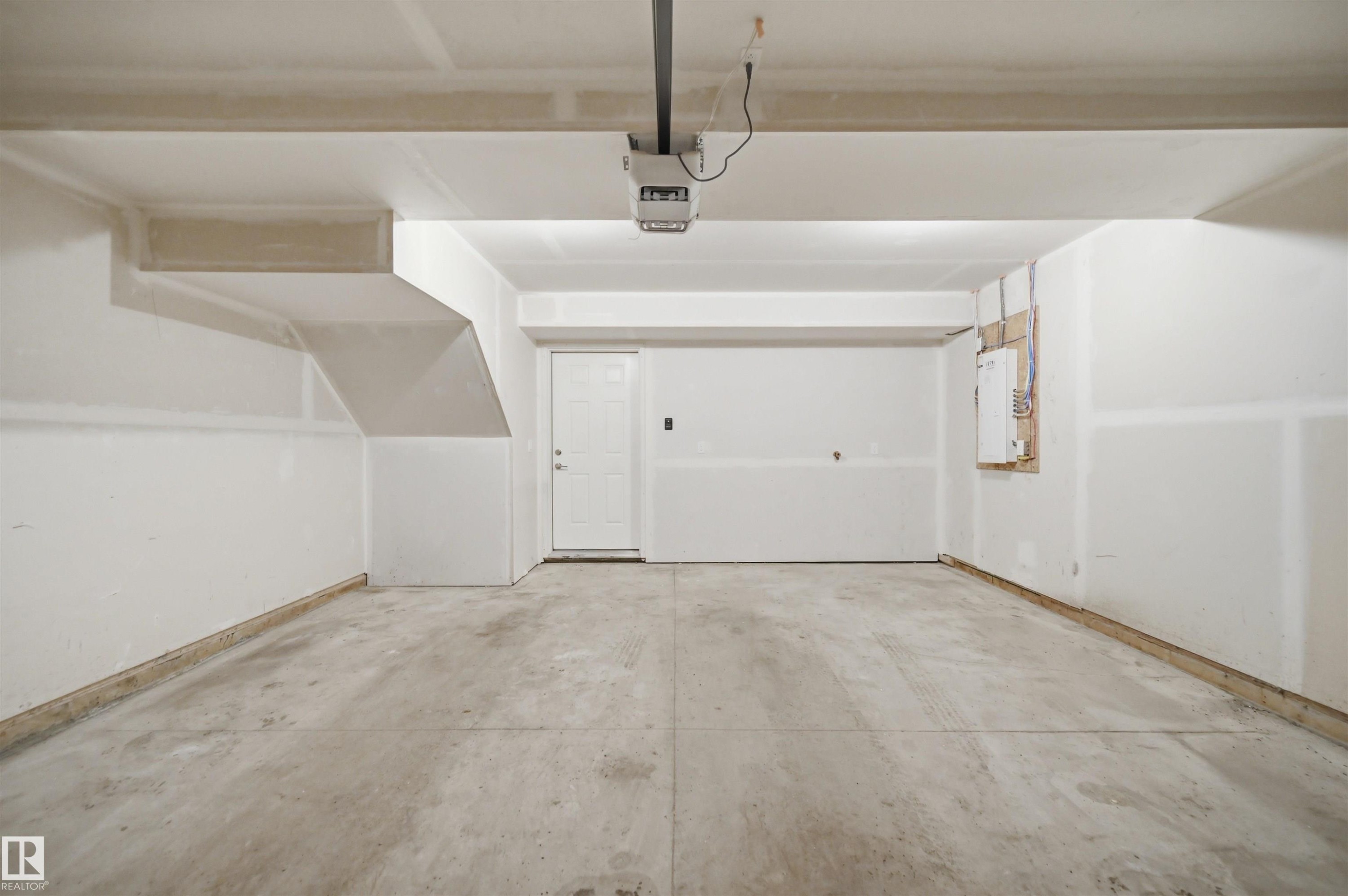 85 1010 Rabbit Hill Road, Edmonton, AB - Indoor