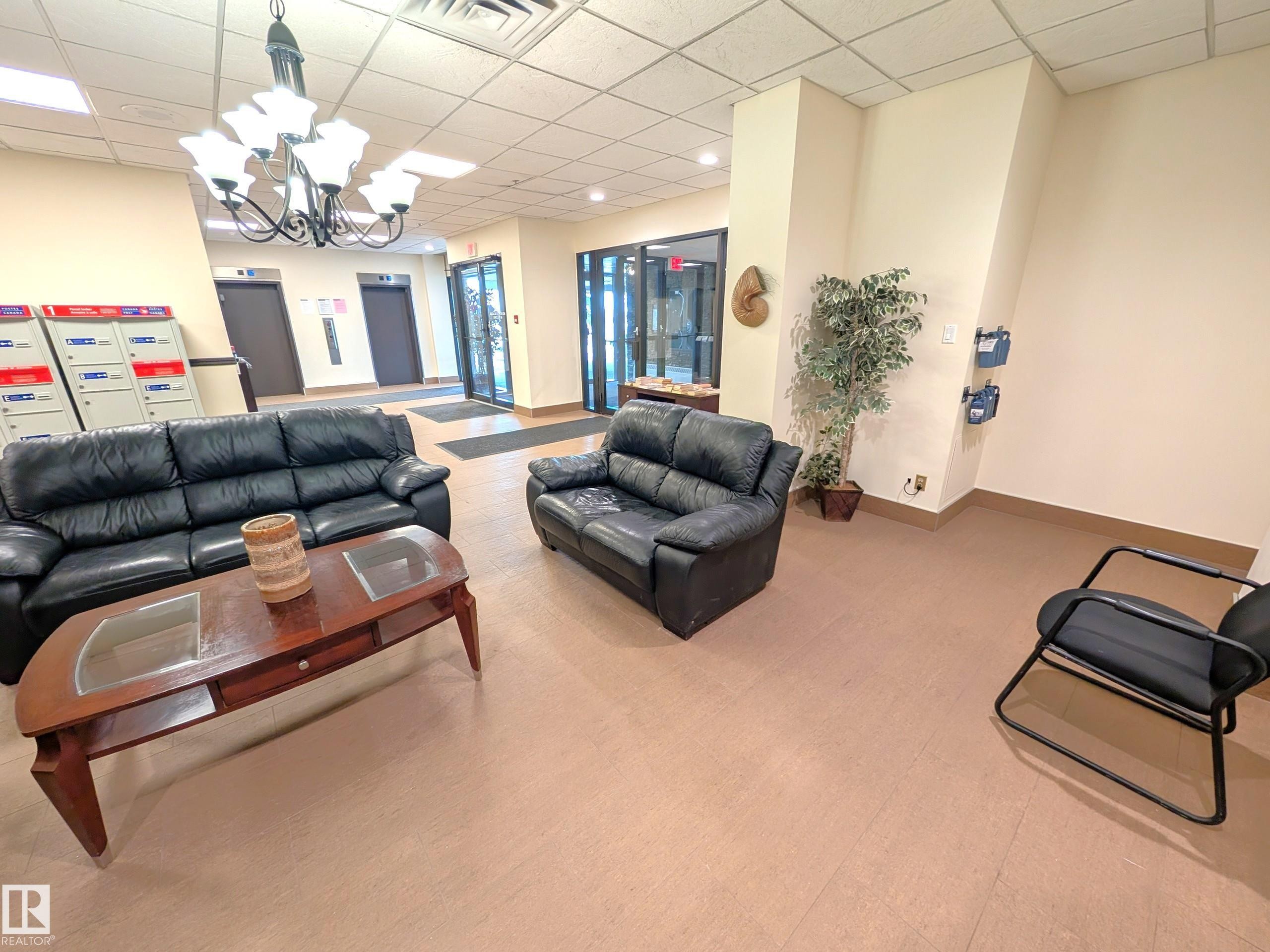 1307 10149 Saskatchewan Drive, Edmonton, AB - Indoor