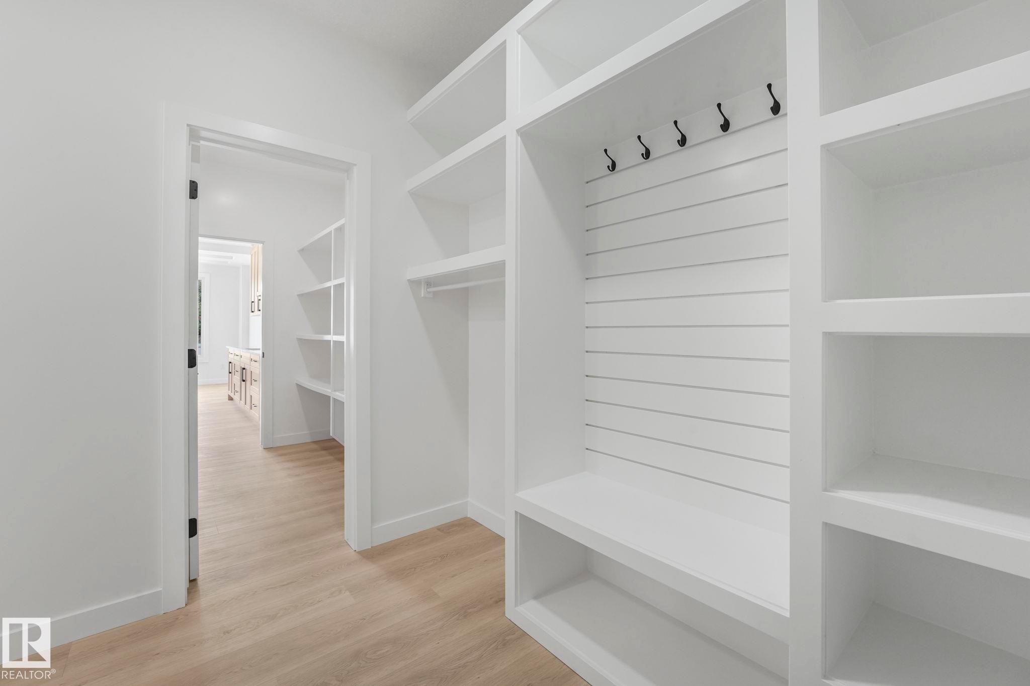 3140 Magpie Wy, Edmonton, AB - Indoor With Storage