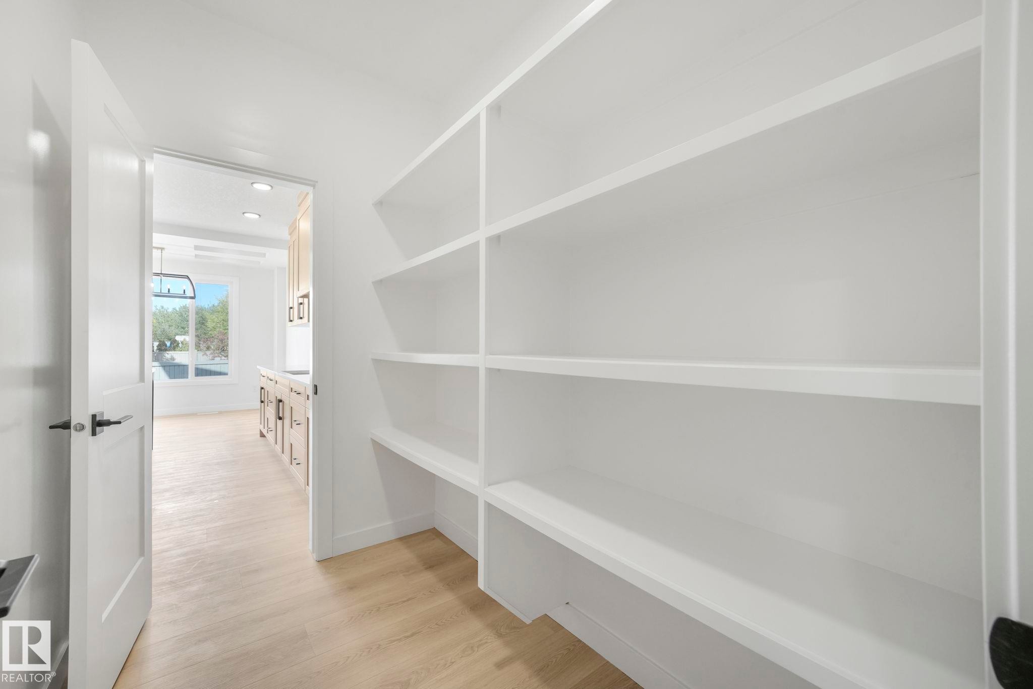 3140 Magpie Wy, Edmonton, AB - Indoor With Storage