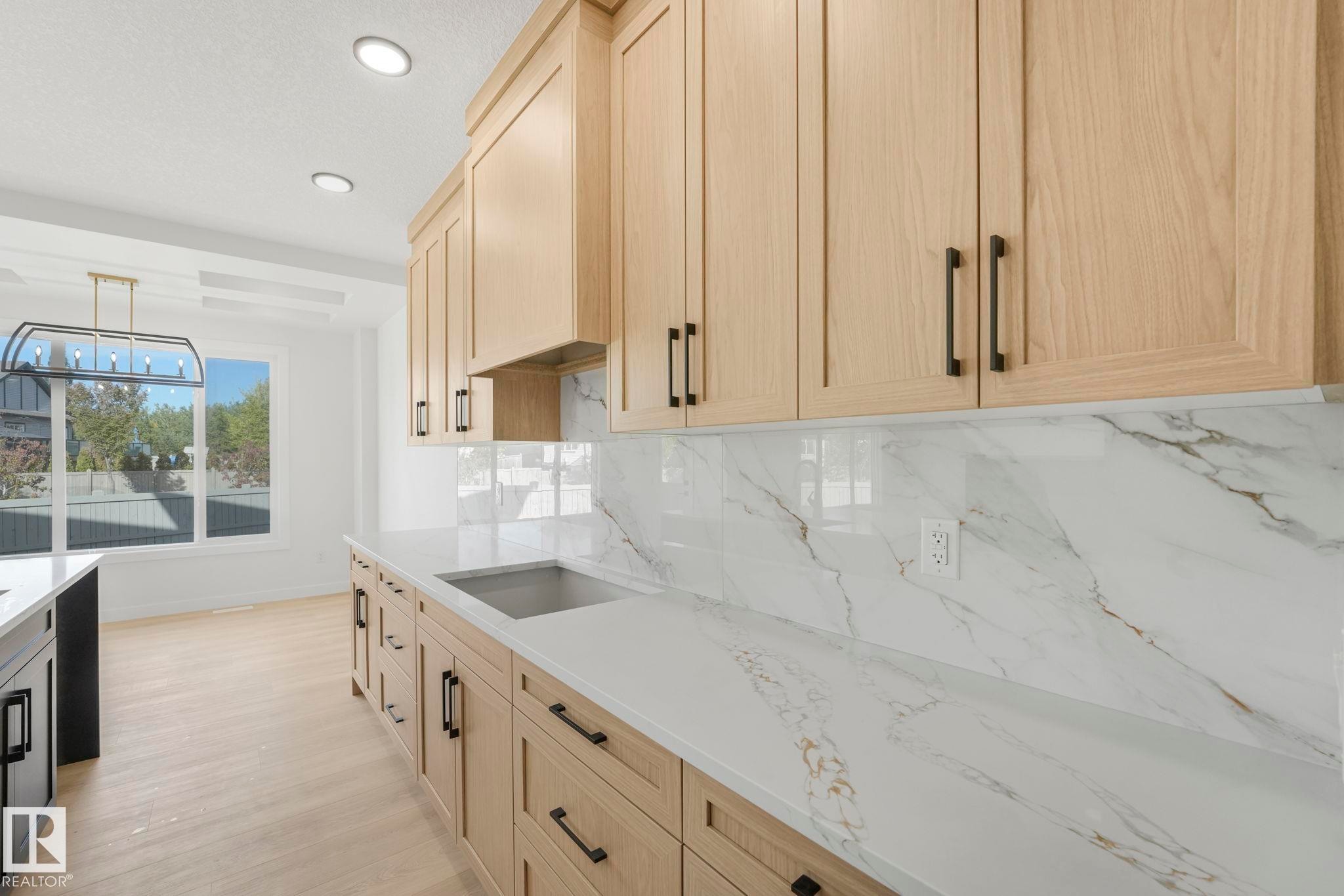 3140 Magpie Wy, Edmonton, AB - Indoor Photo Showing Kitchen