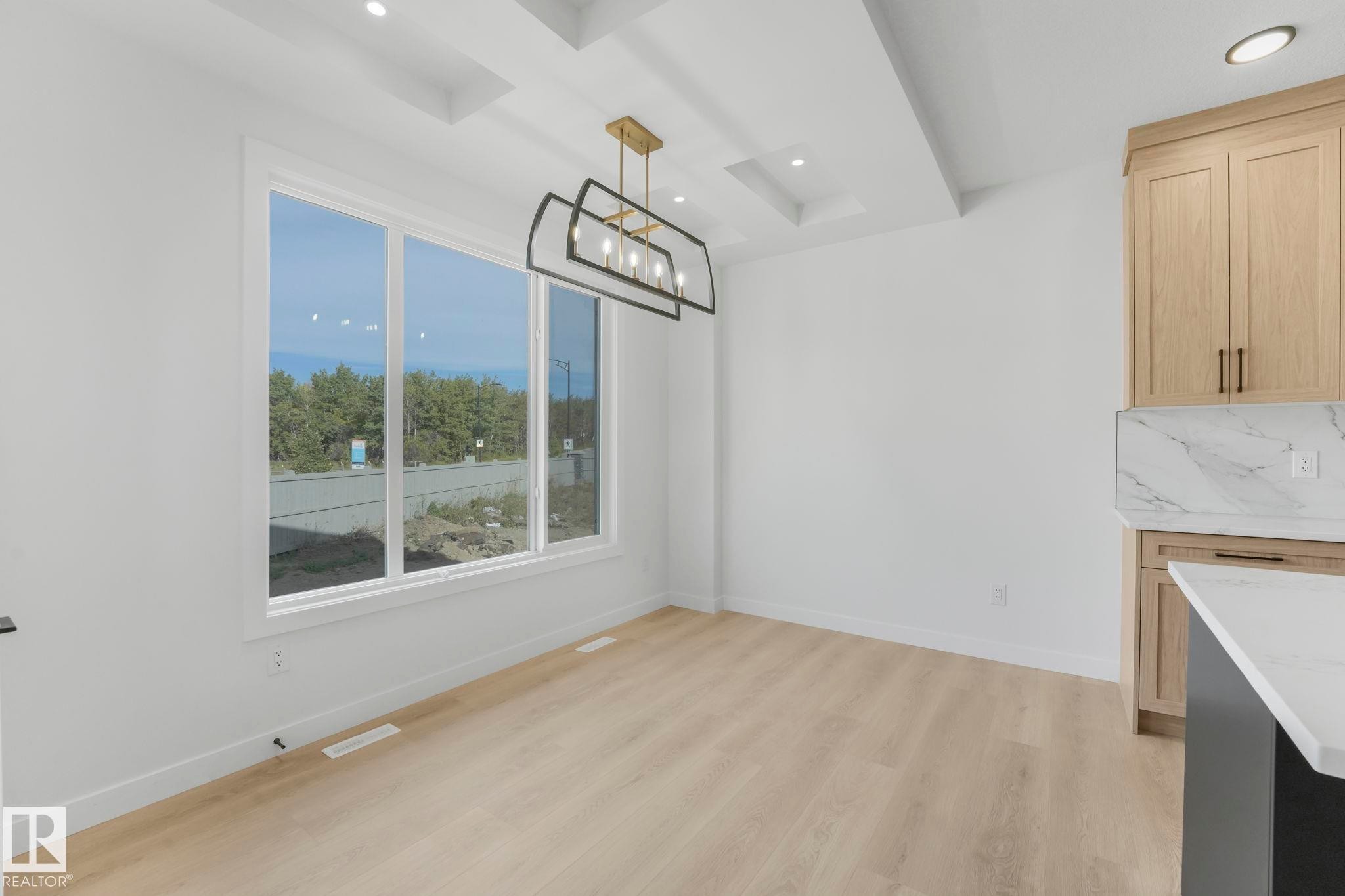 3140 Magpie Wy, Edmonton, AB - Indoor