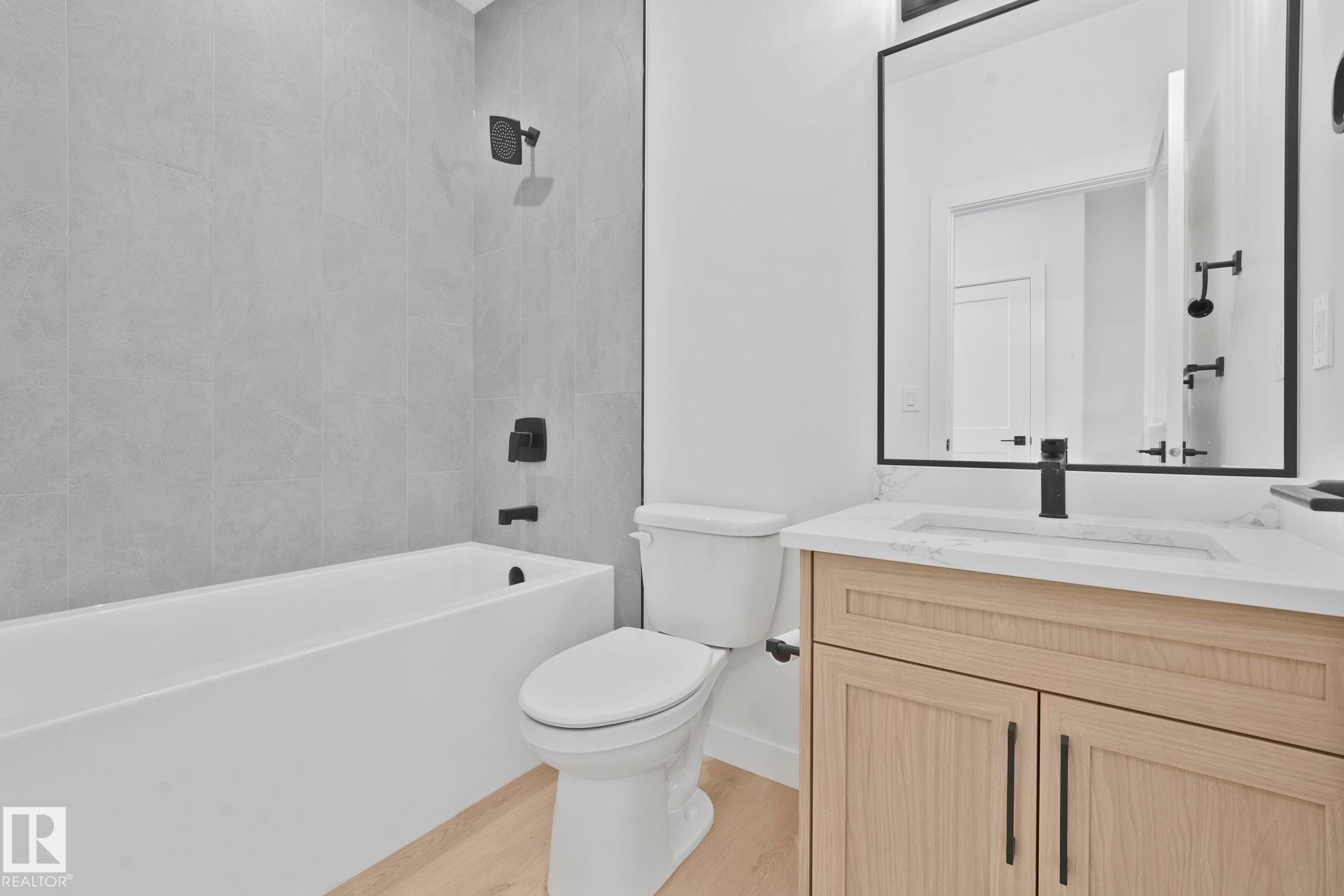 3140 Magpie Wy, Edmonton, AB - Indoor Photo Showing Bathroom
