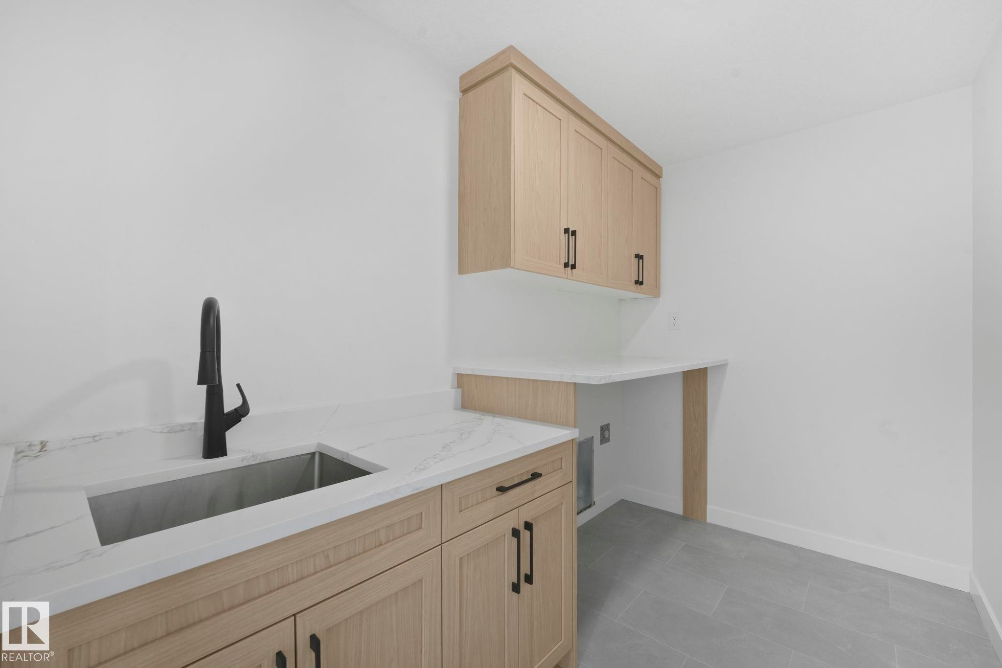 3140 Magpie Wy, Edmonton, AB - Indoor Photo Showing Kitchen