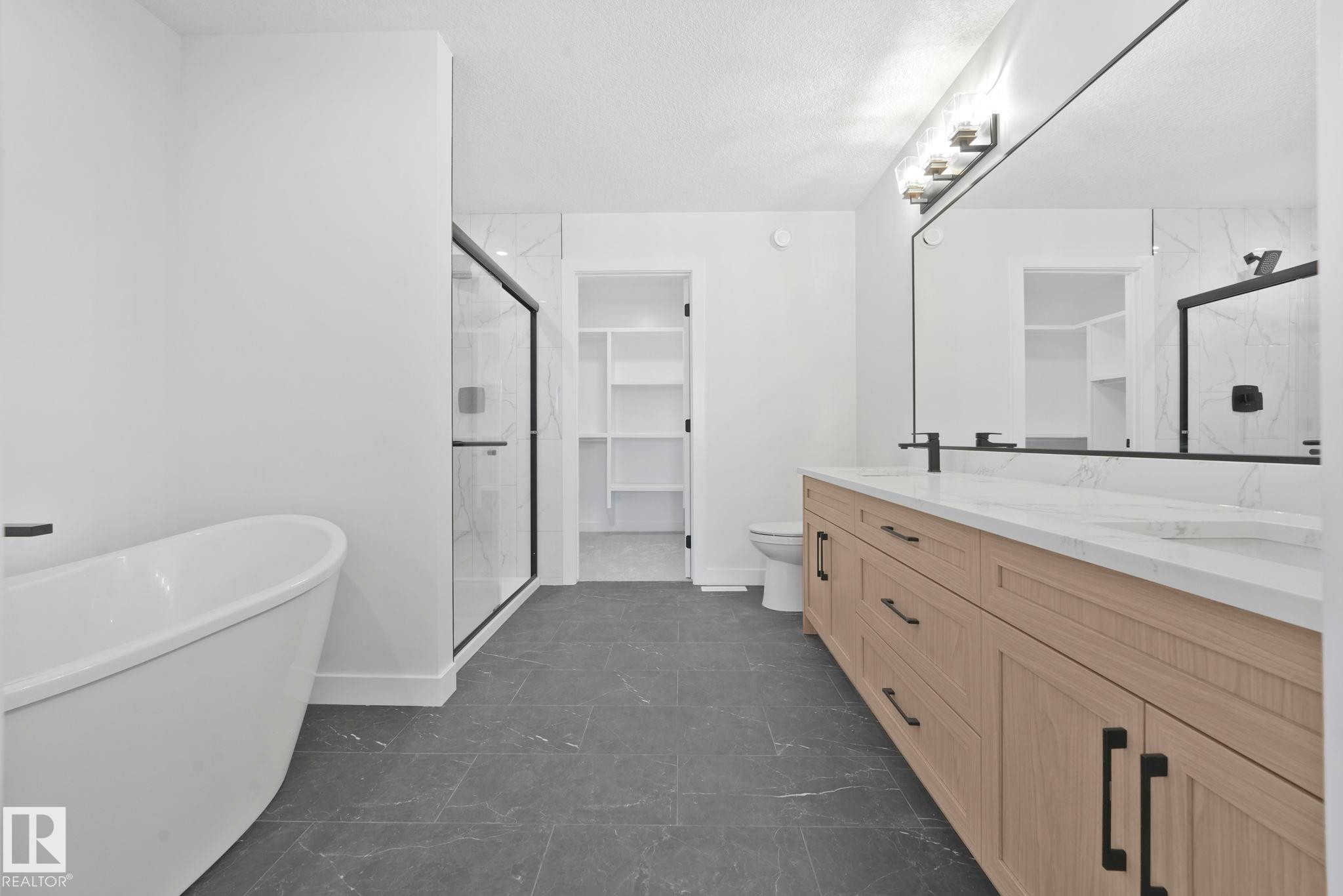 3140 Magpie Wy, Edmonton, AB - Indoor Photo Showing Bathroom