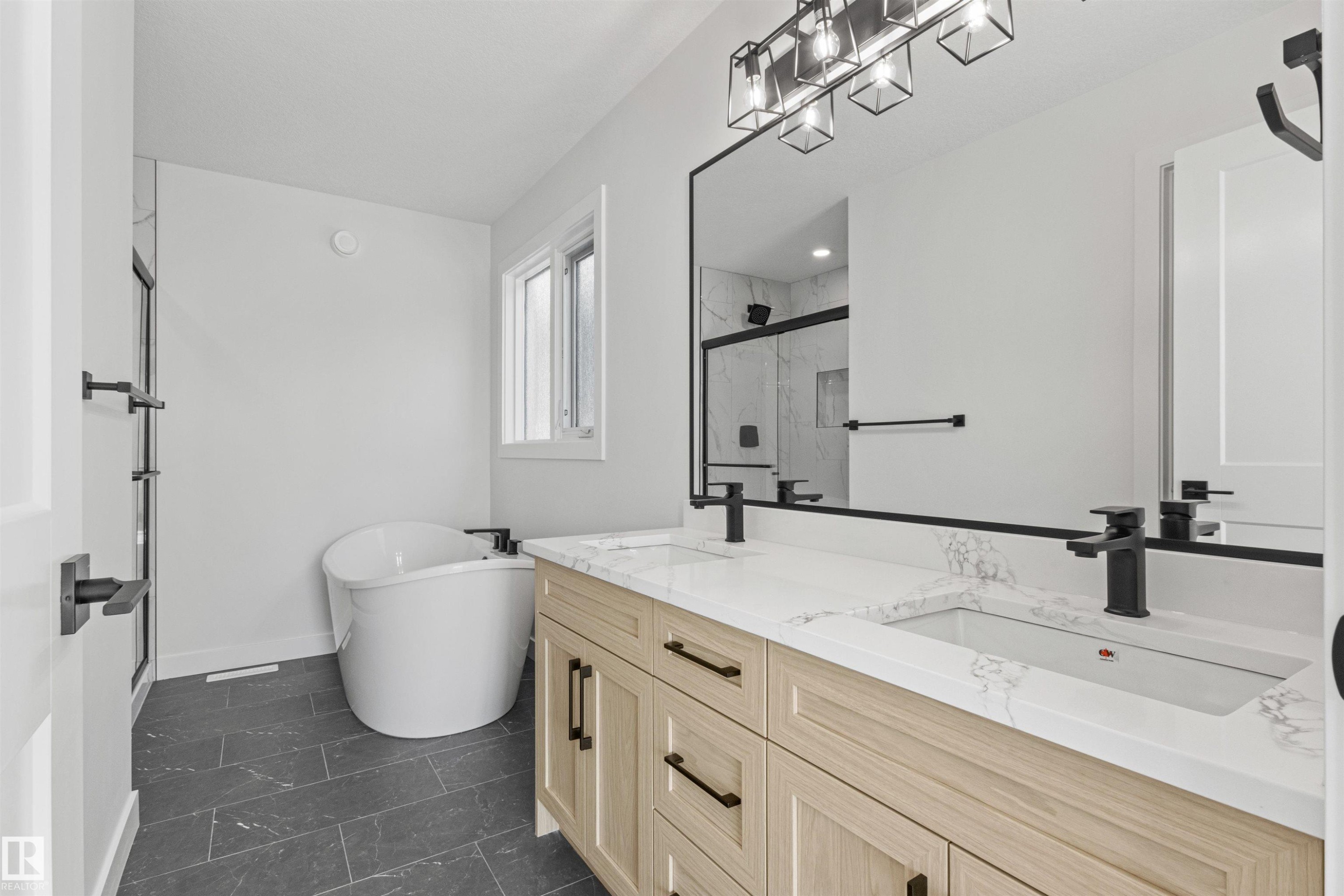 3331 Chickadee Drive, Edmonton, AB - Indoor Photo Showing Bathroom