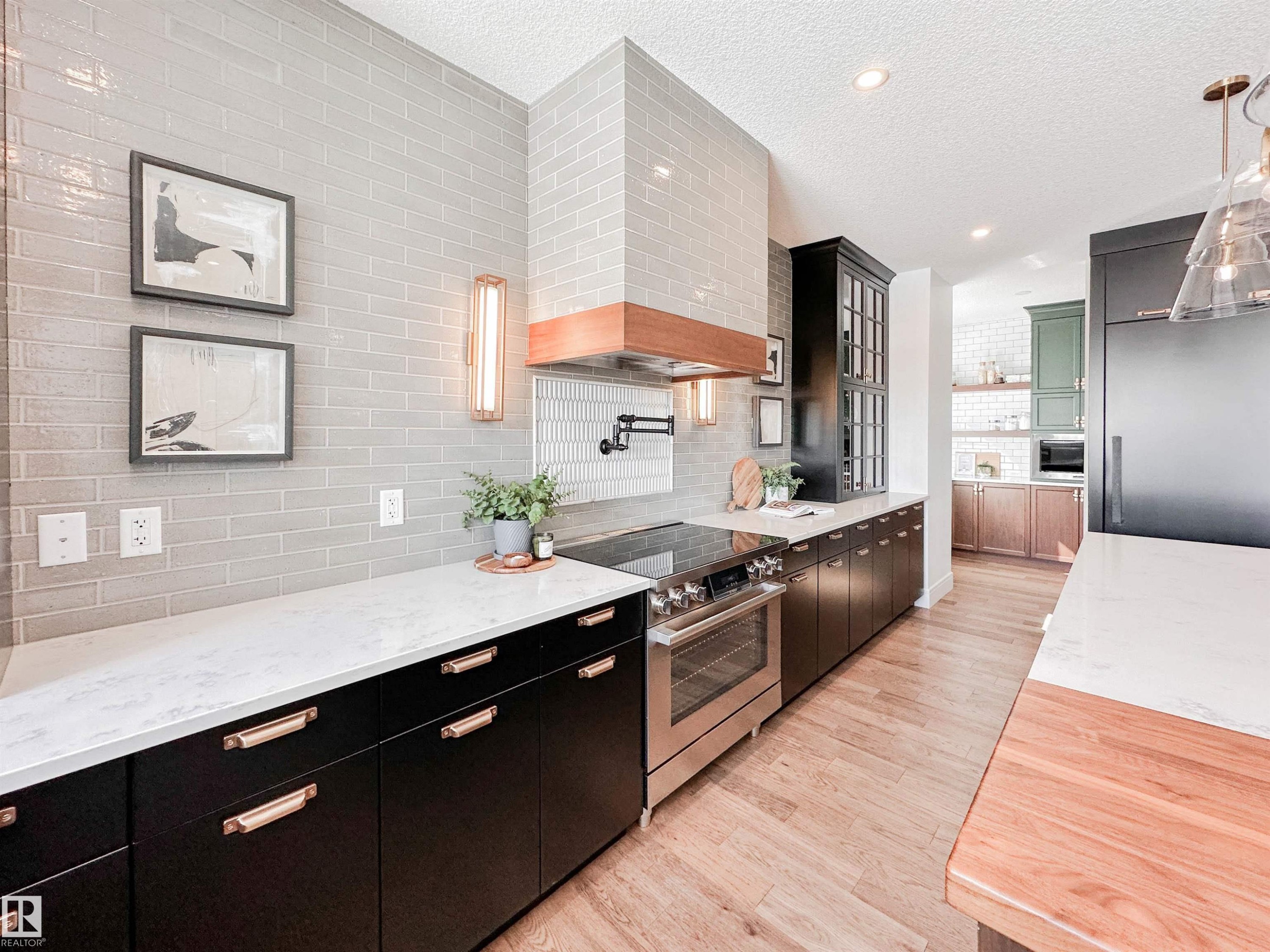7 Jubilation Drive, St. Albert, AB - Indoor Photo Showing Kitchen