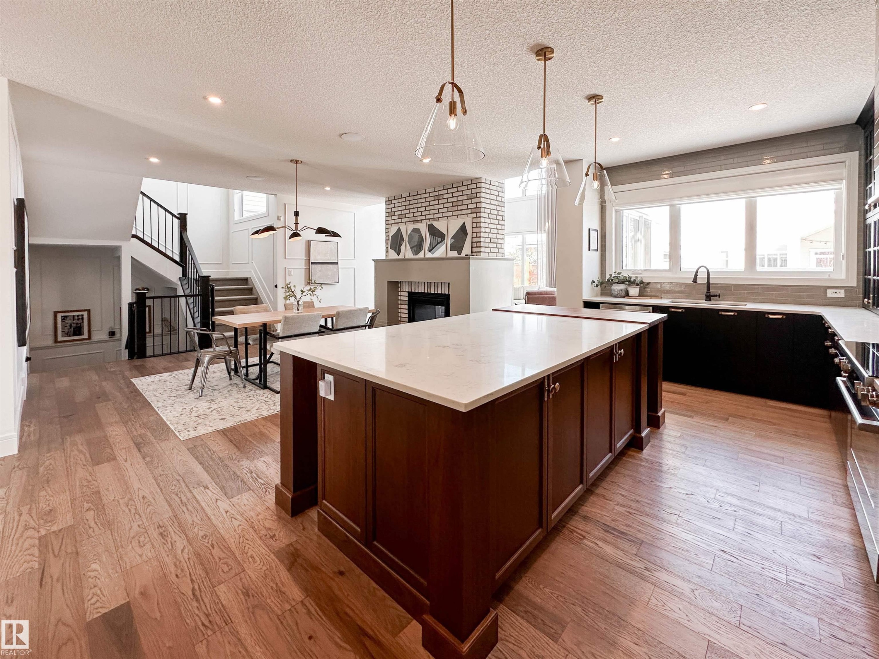 7 Jubilation Drive, St. Albert, AB - Indoor Photo Showing Kitchen With Double Sink With Upgraded Kitchen