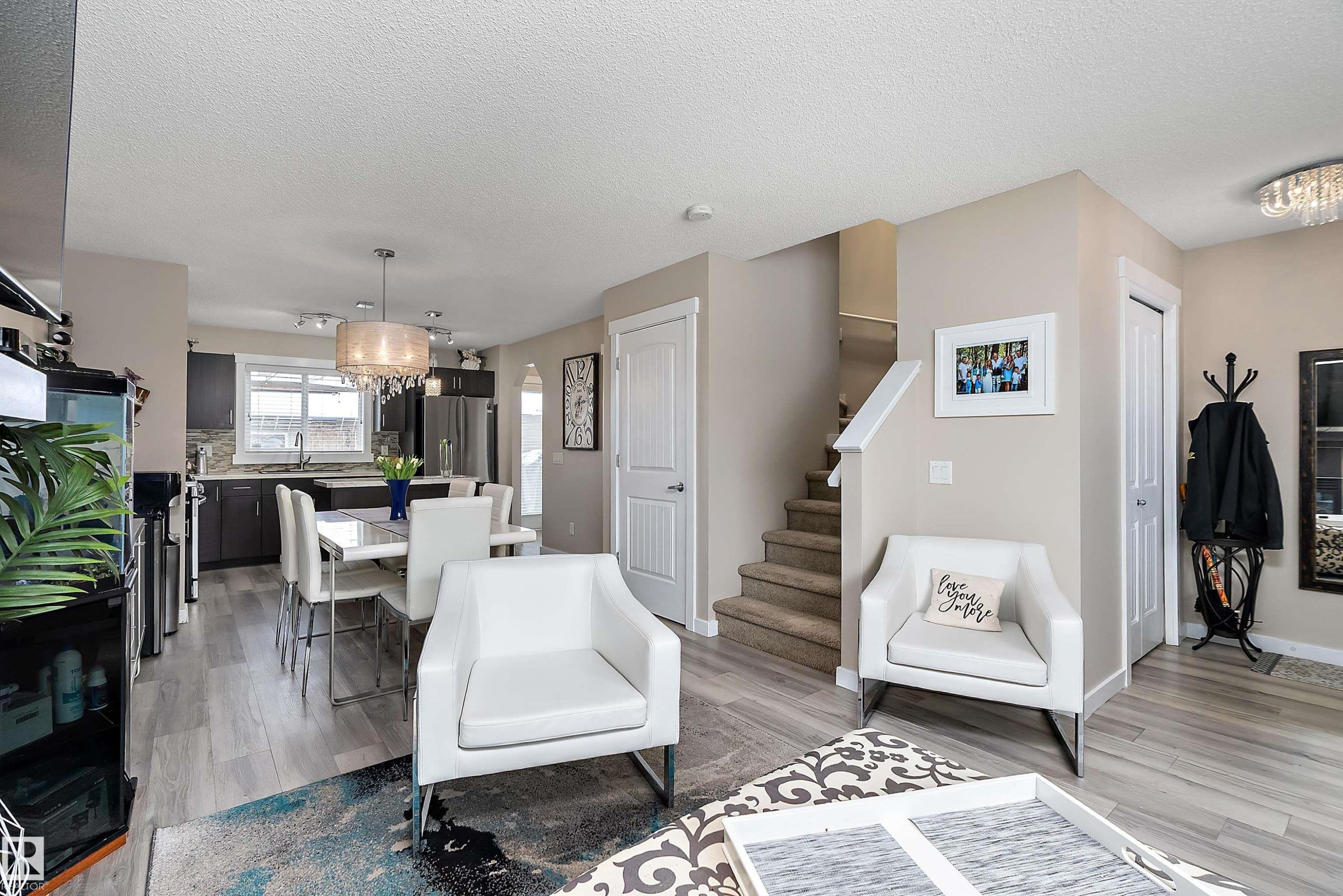 2914 18A Avenue, Edmonton, AB - Indoor Photo Showing Living Room