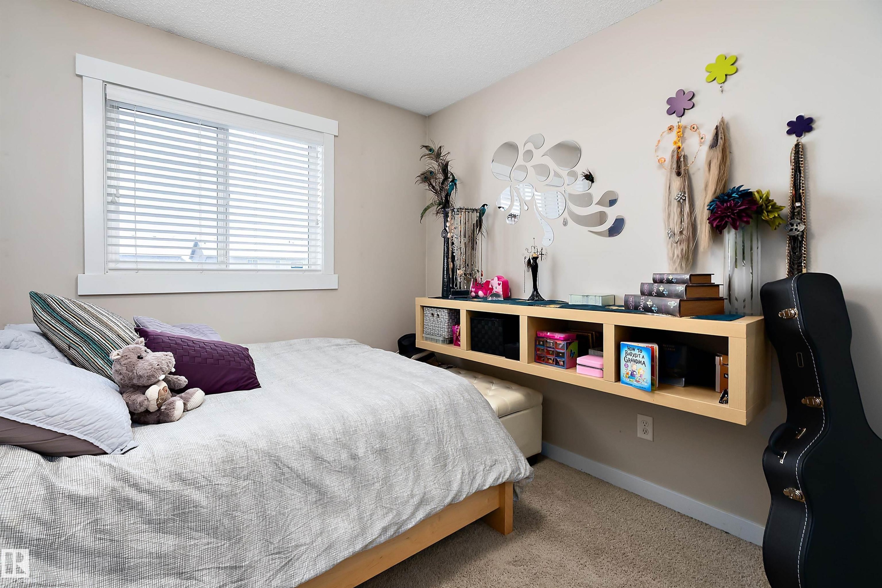 2914 18A Avenue, Edmonton, AB - Indoor Photo Showing Living Room