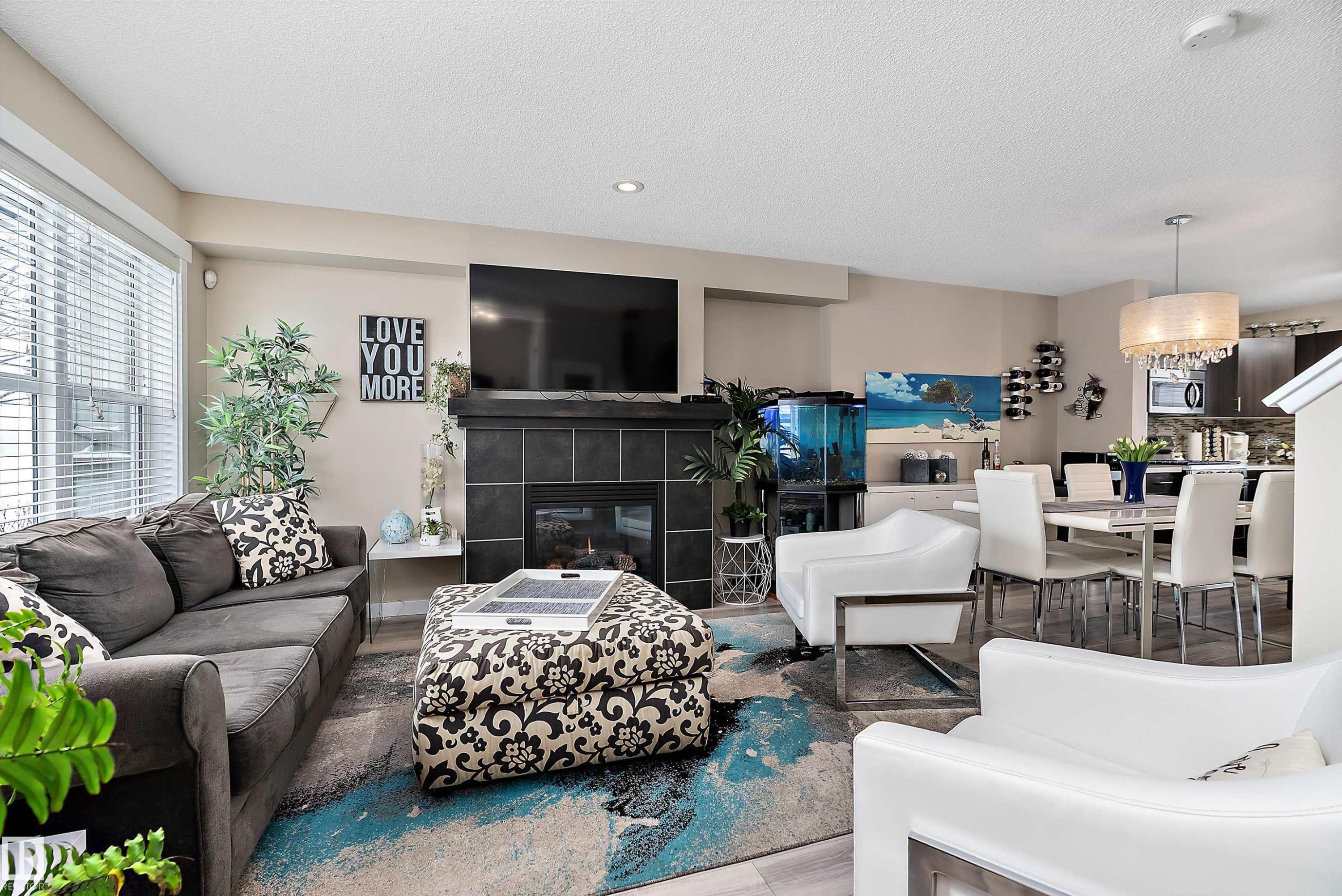 The property features a well-maintained lawn, a wooden fence, and diverse plantings along the perimeter - 2914 18A Avenue, Edmonton, AB - Outdoor