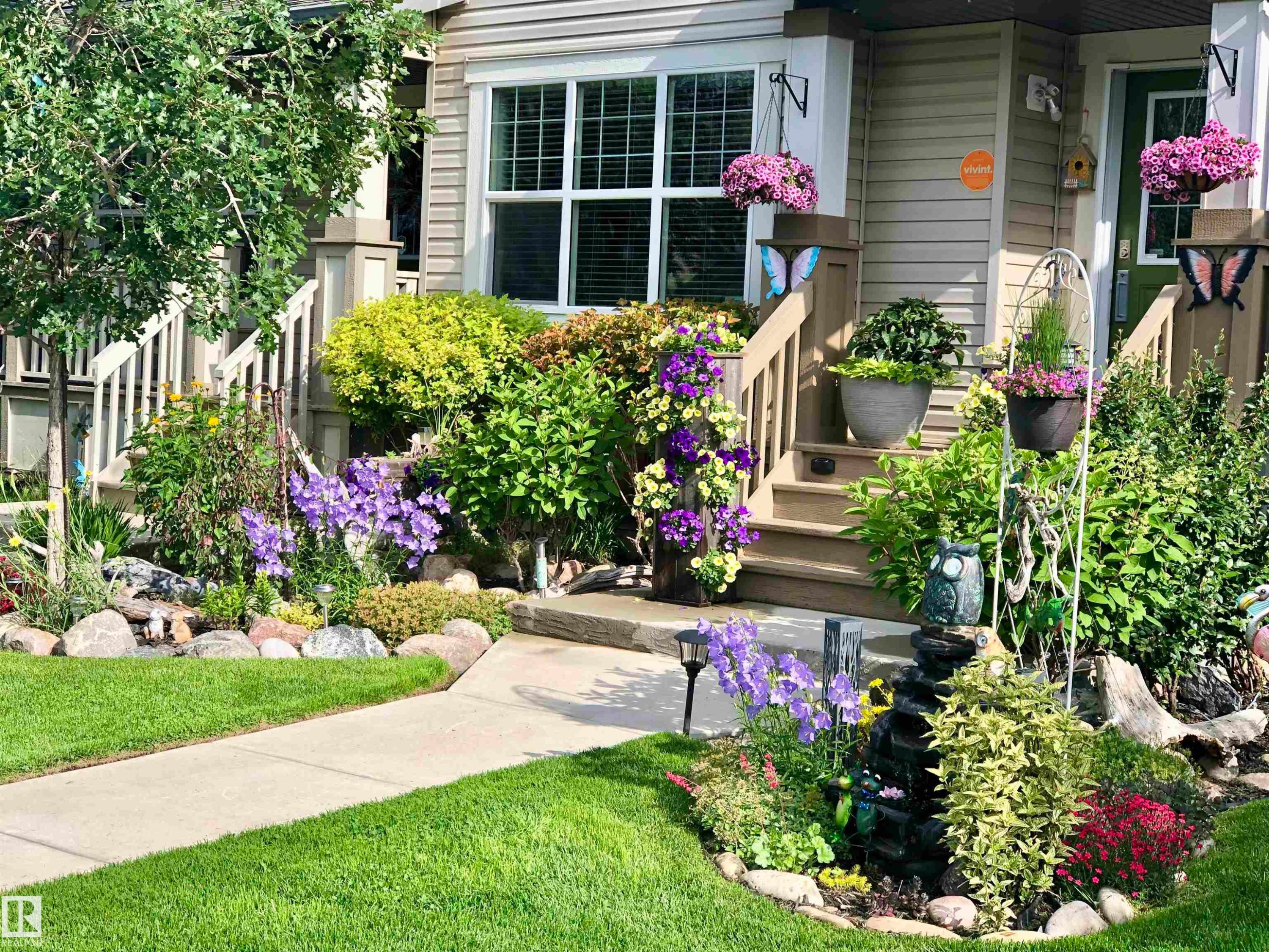 The property features a well-maintained front yard with a lush lawn and a concrete pathway leading to the entrance - 2914 18A Avenue, Edmonton, AB - Outdoor