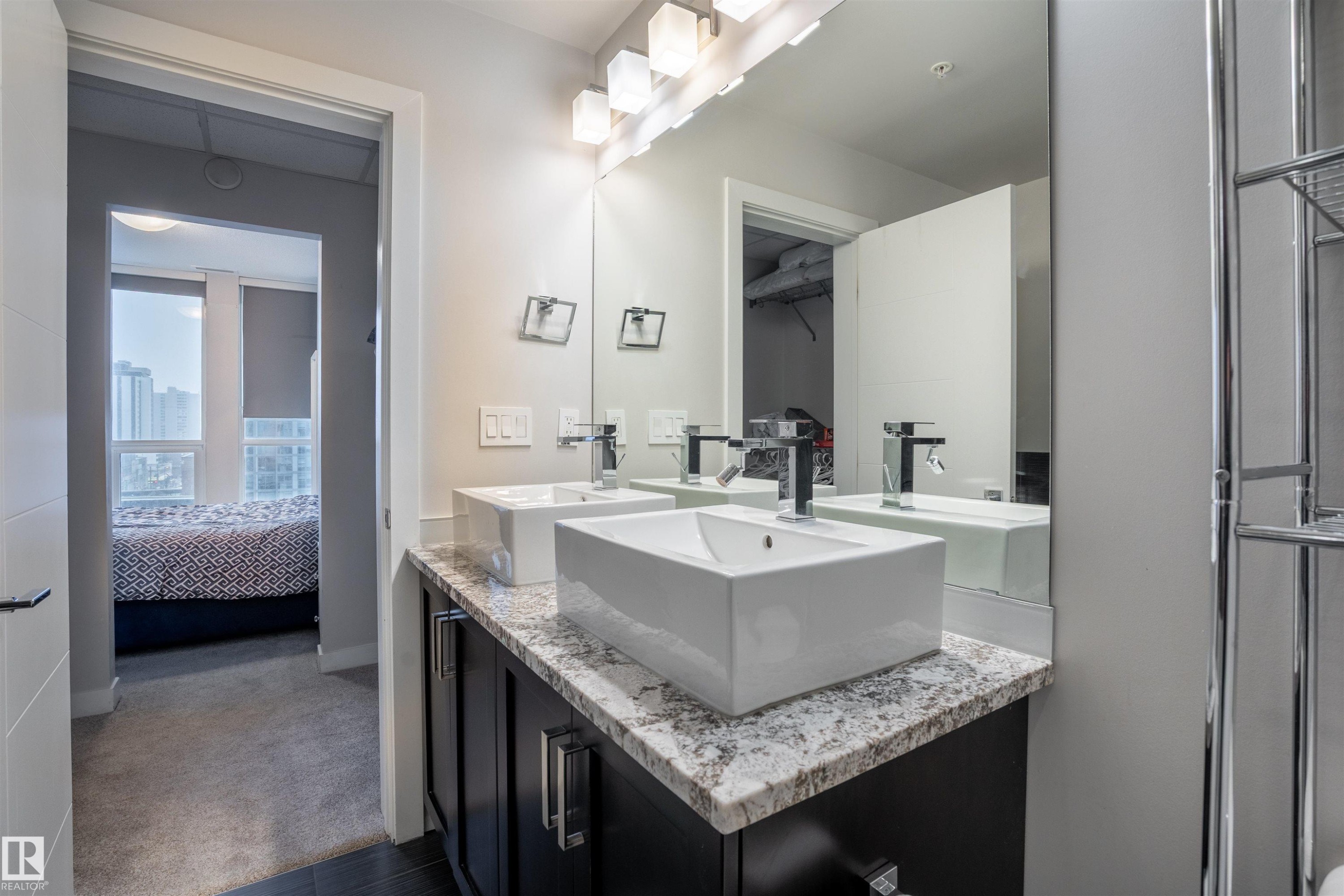 901 10238 103 Street, Edmonton, AB - Indoor Photo Showing Bathroom
