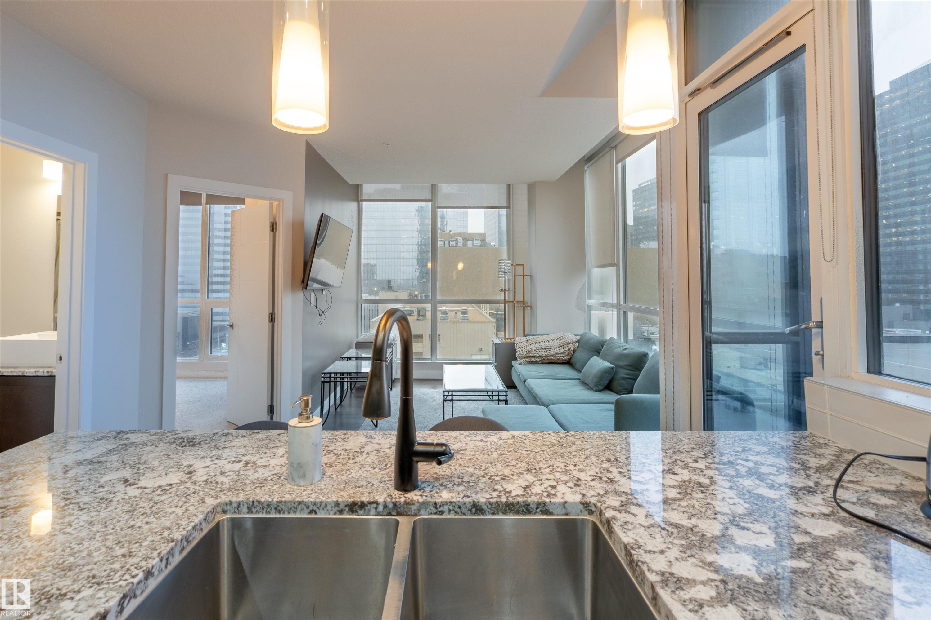 901 10238 103 Street, Edmonton, AB - Indoor Photo Showing Kitchen With Double Sink With Upgraded Kitchen