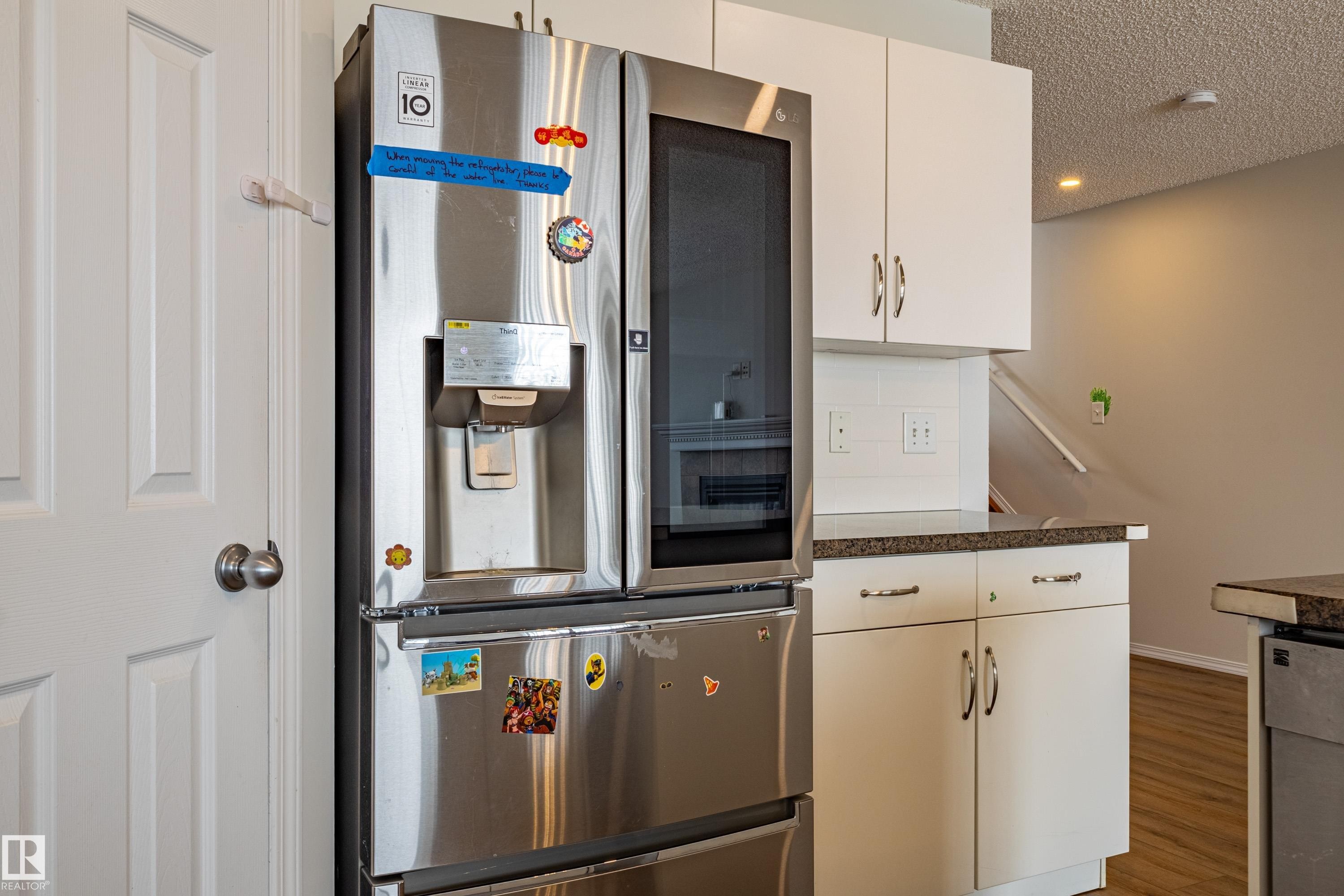 21326 61 Avenue, Edmonton, AB - Indoor Photo Showing Kitchen
