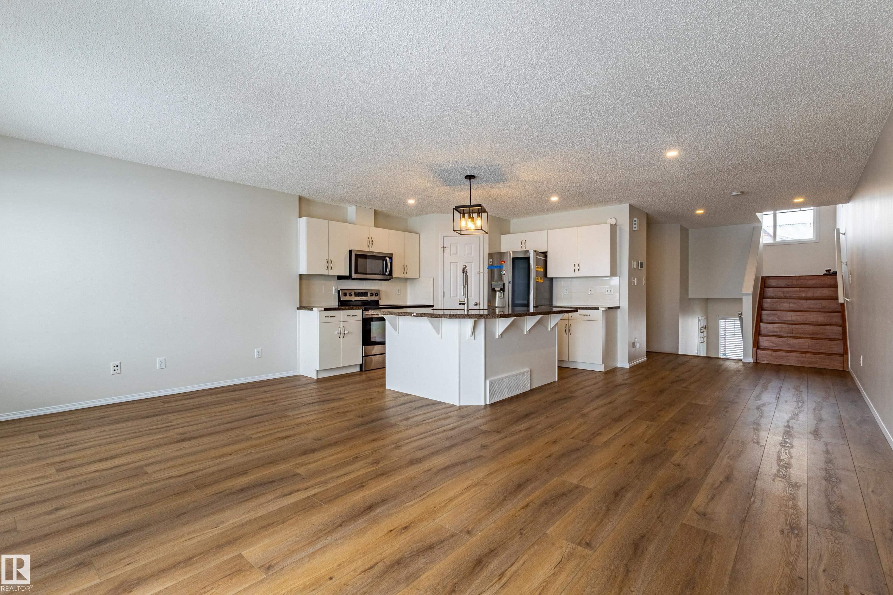 21326 61 Avenue, Edmonton, AB - Indoor Photo Showing Kitchen