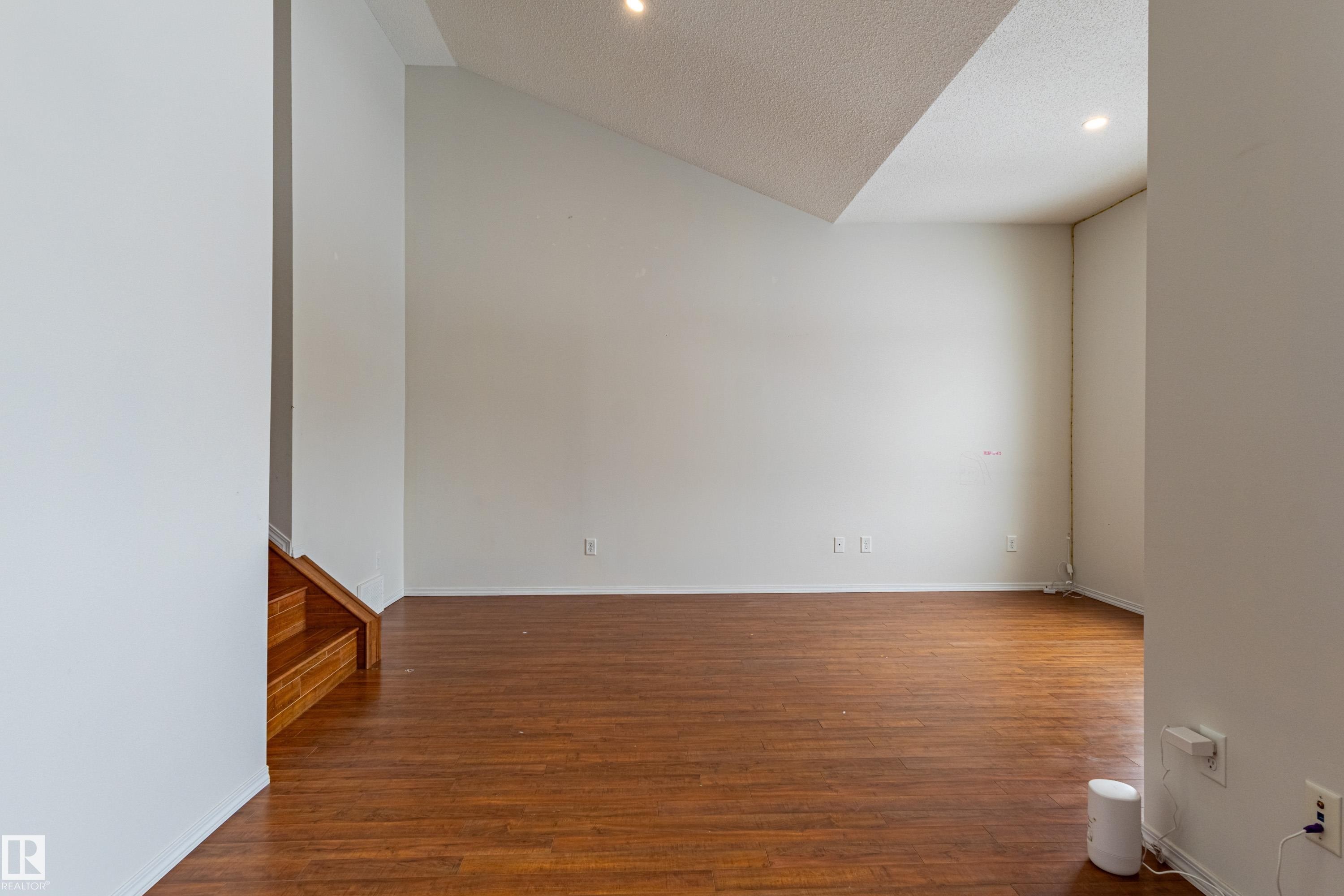 21326 61 Avenue, Edmonton, AB - Indoor Photo Showing Other Room