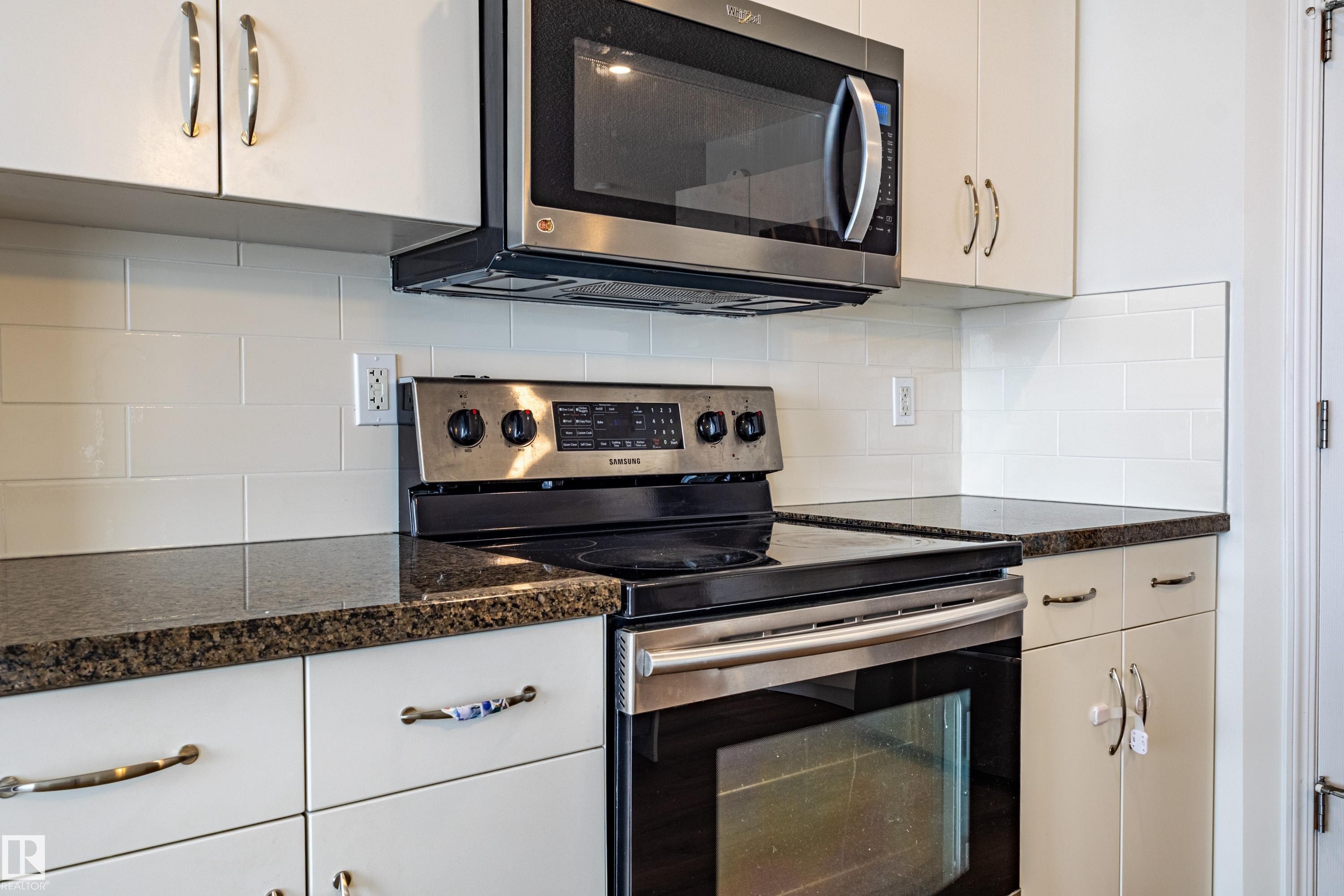 21326 61 Avenue, Edmonton, AB - Indoor Photo Showing Kitchen